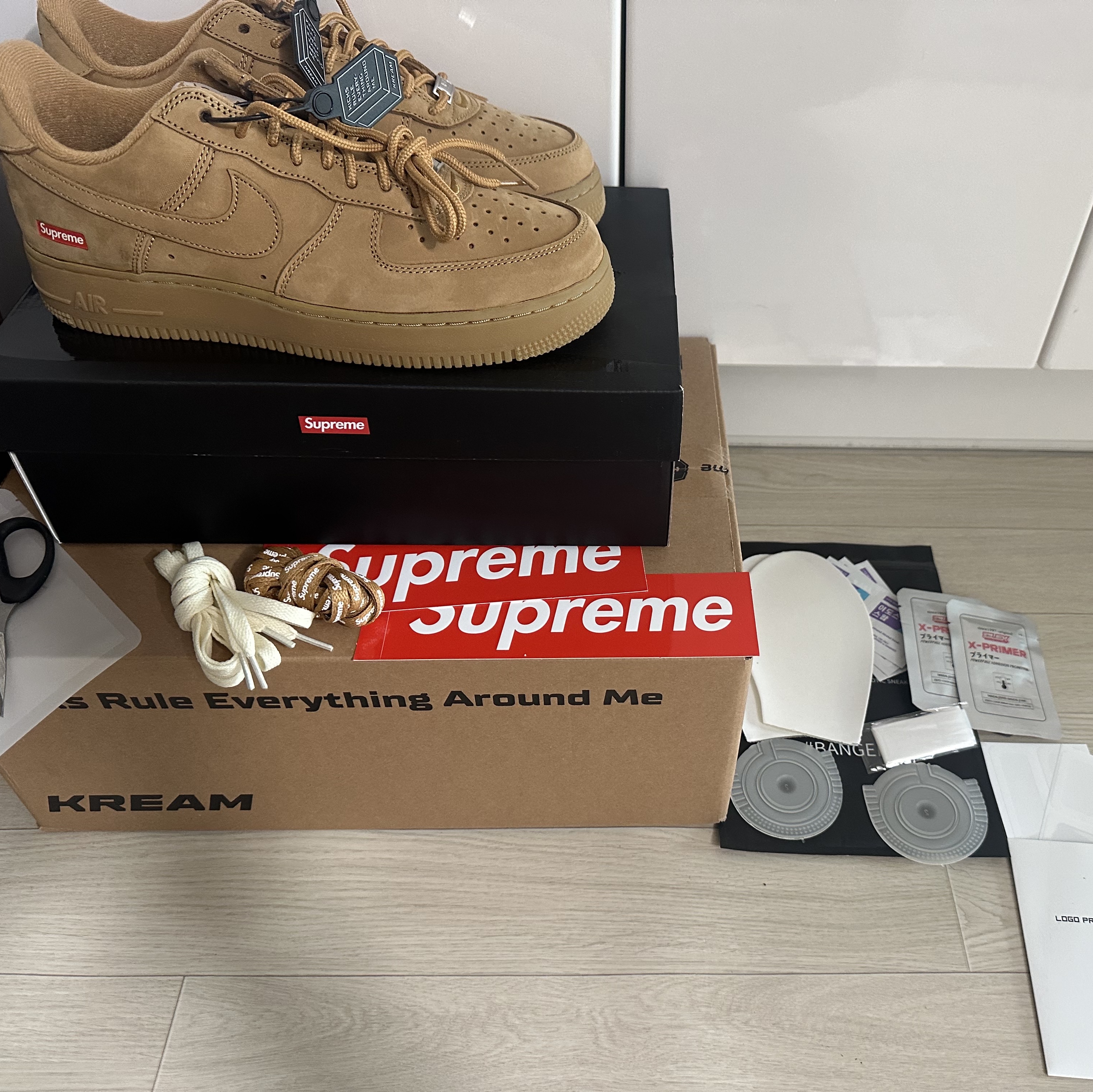 Nike x Supreme Air Force 1 Low Flax 착용 스타일