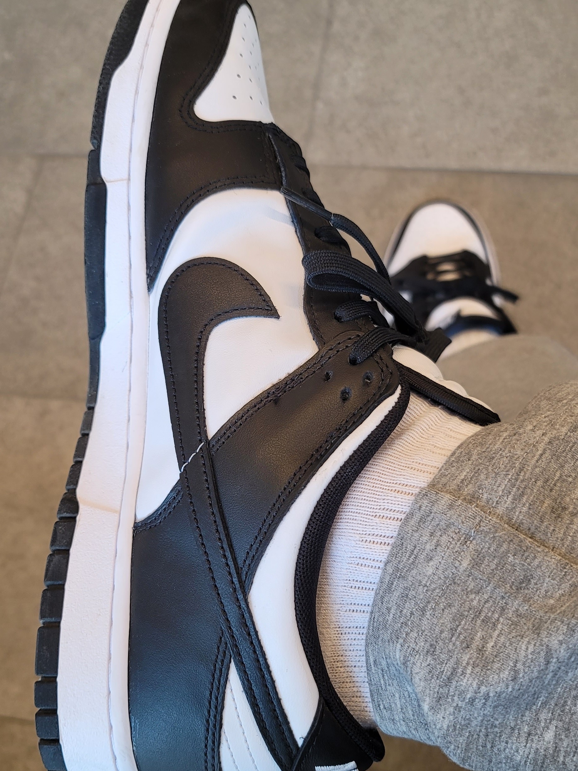 Nike Dunk Low Retro Black 착용 스타일 - 2