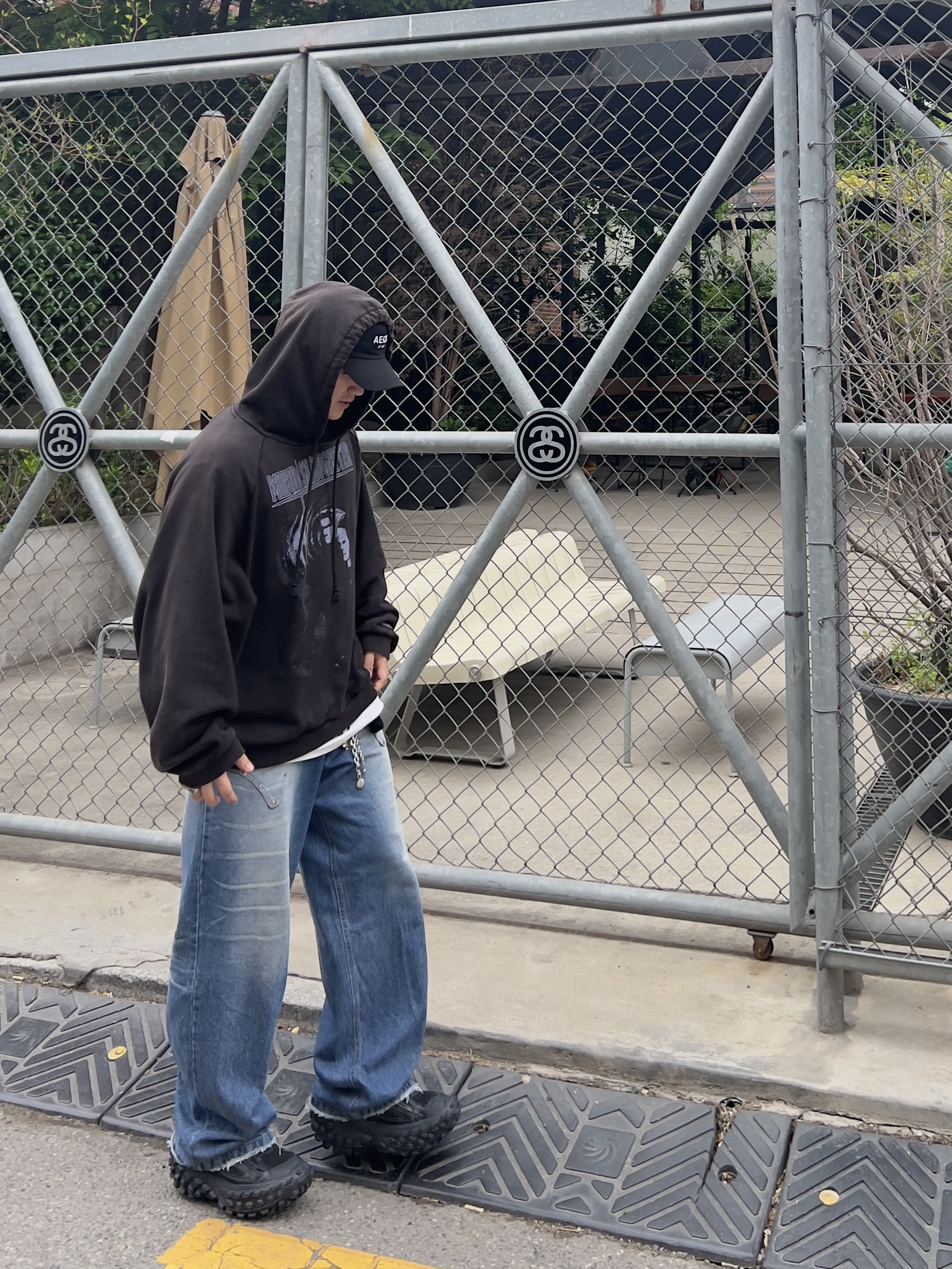 Balenciaga Defender Sneakers Black, Project G/R Mind Slaughter Vintage Washeed Hoodie Black 착용 스타일 - 3