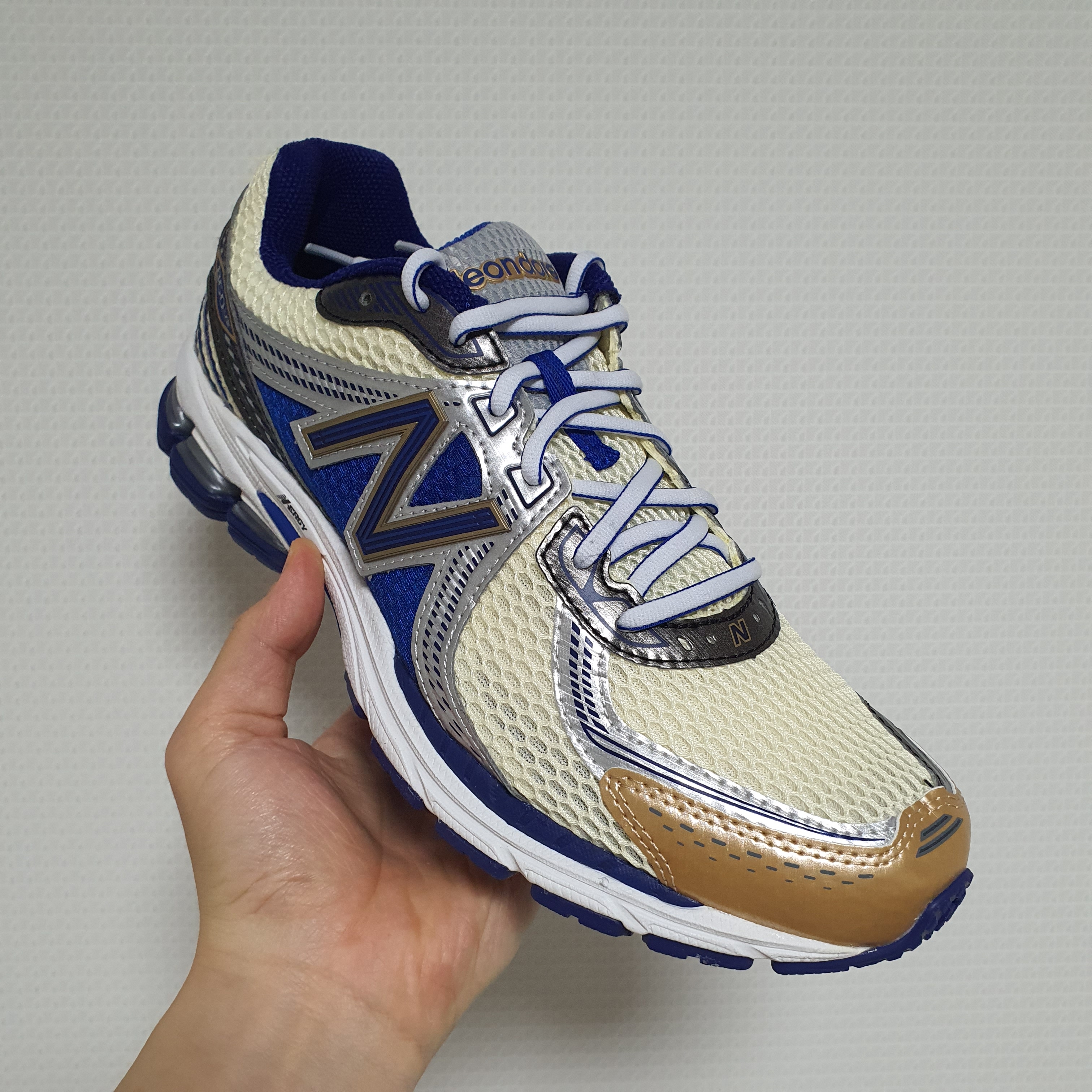 New Balance x Aime Leon Dore 860v2 Blue 착용 스타일