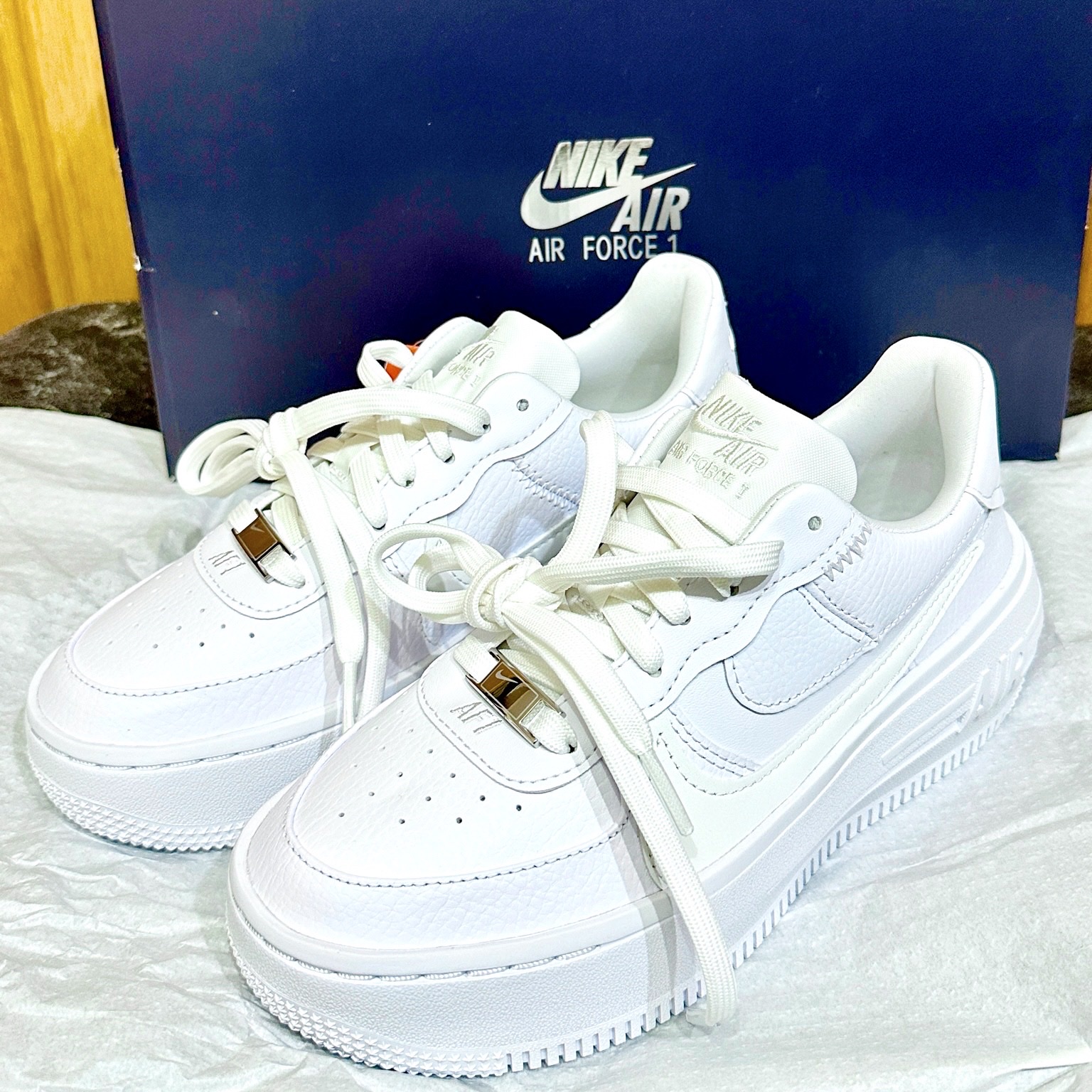 (W) Nike Air Force 1 PLT.AF.ORM Triple White 착용 스타일 - 2