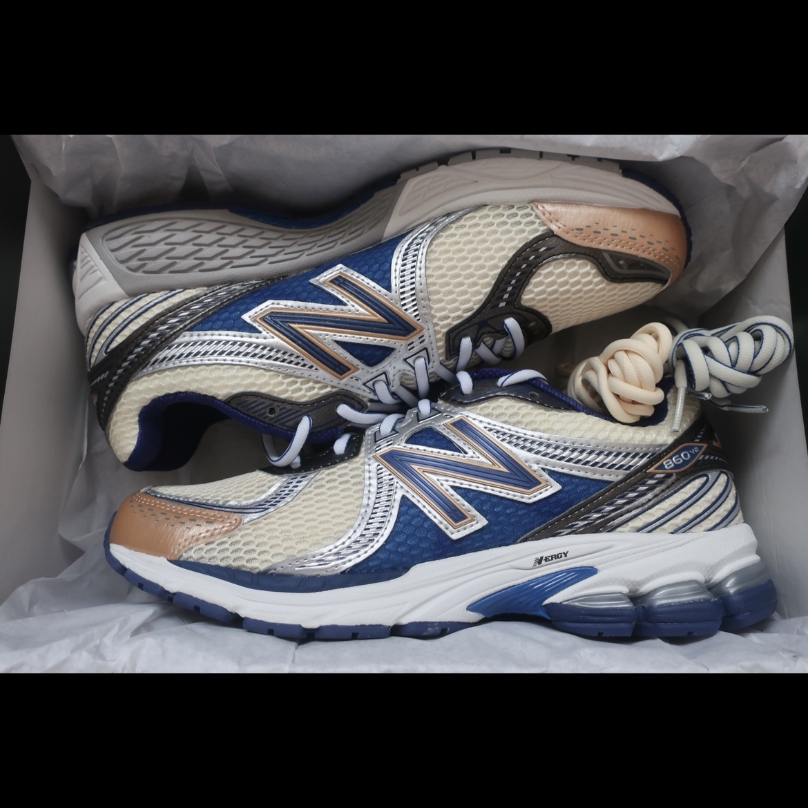 New Balance x Aime Leon Dore 860v2 Blue 착용 스타일 - 1