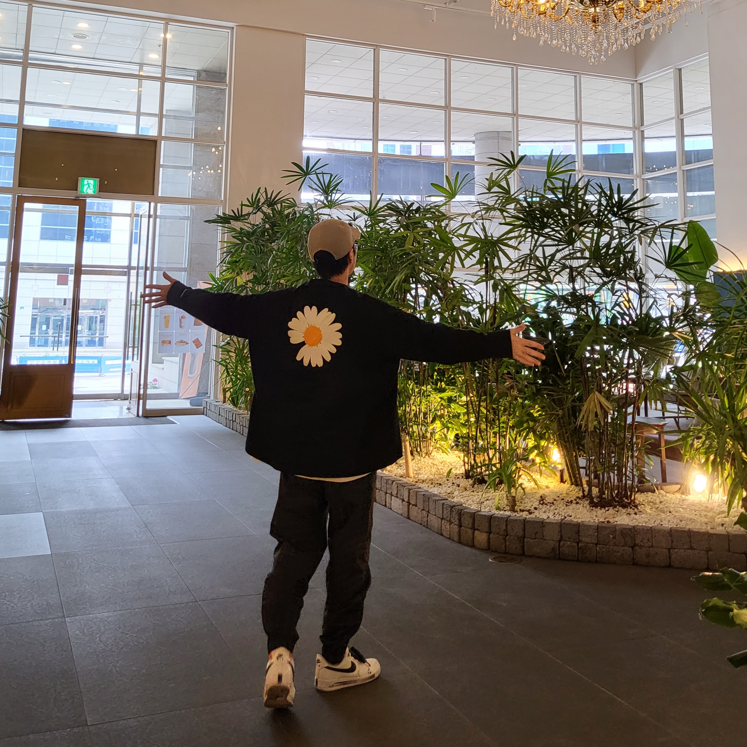 Nike x Peaceminusone LS T-Shirt Black (DR0098-010), Nike x Peaceminusone Air Force 1 Low Para-Noise 2.0 착용 스타일 - 1