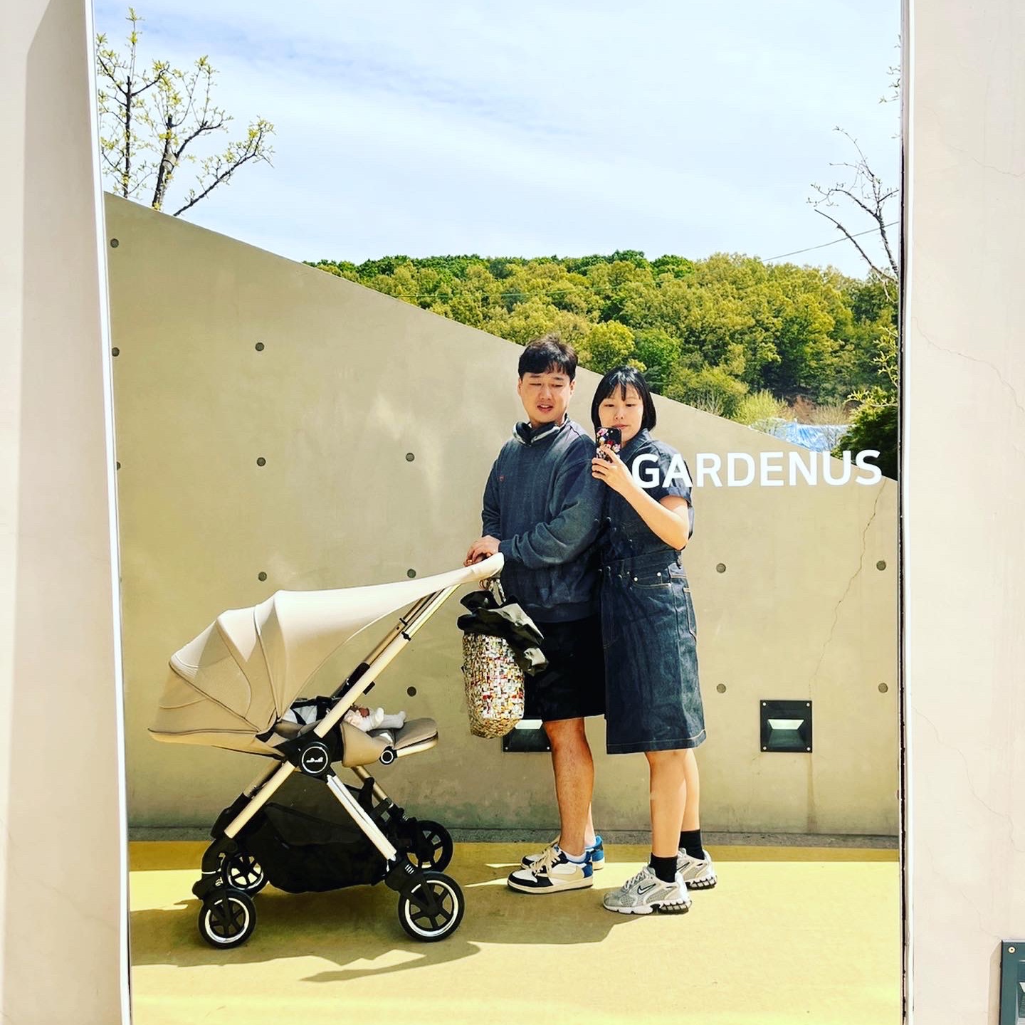 Jordan 1 x Travis Scott x Fragment Retro Low OG SP Military Blue, Nike Air Zoom Spiridon Cage 2 Metallic Silver 착용 스타일