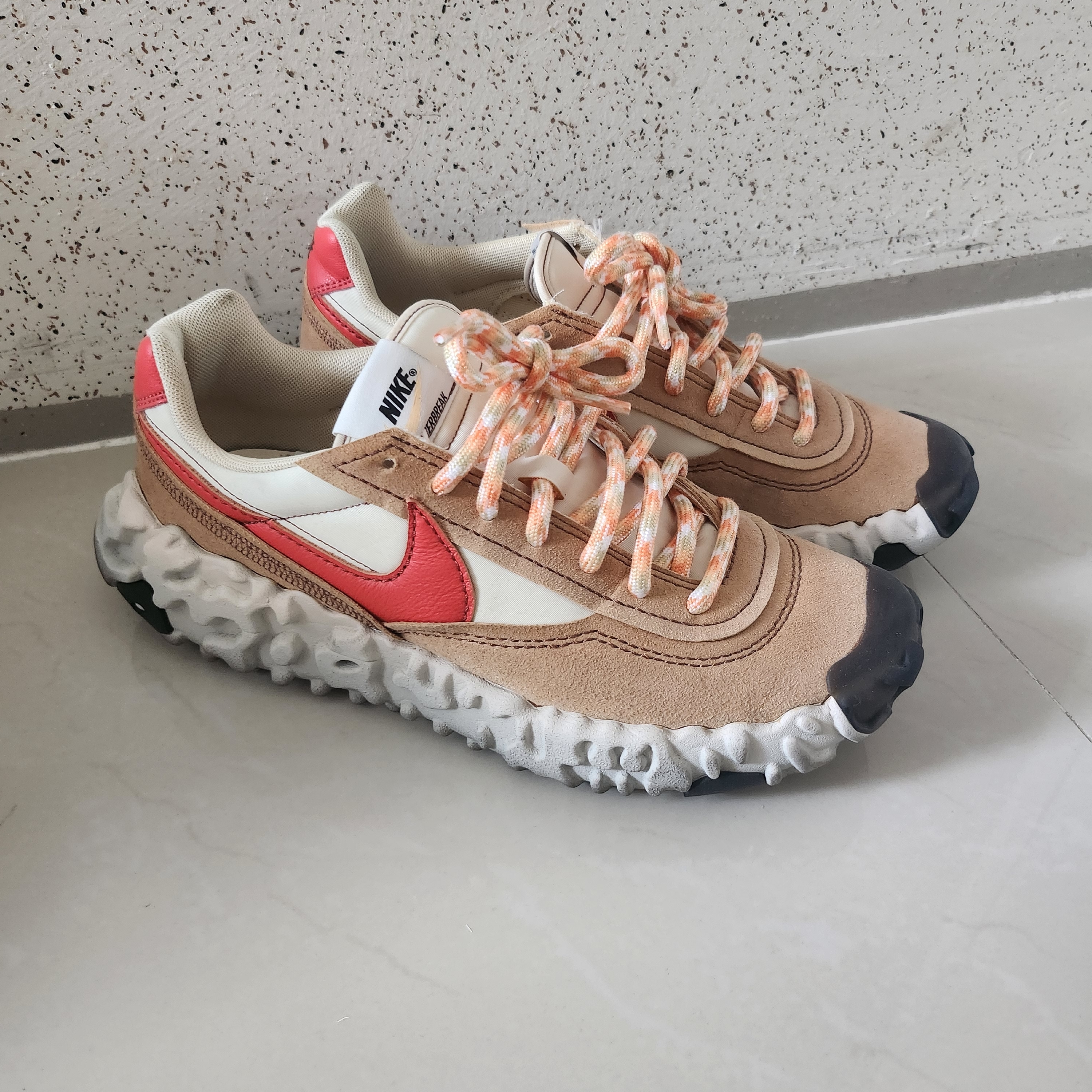 Nike Overbreak SP Fossil 착용 스타일 - 2