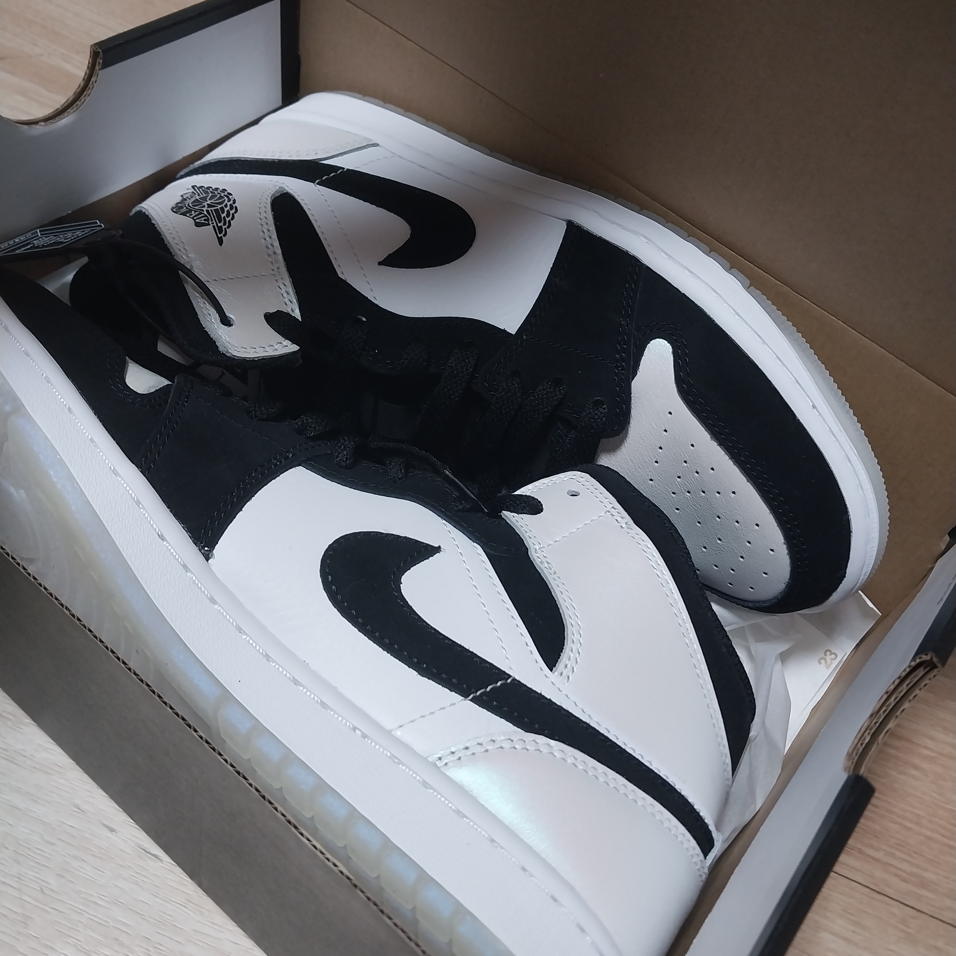 Jordan 1 Mid SE Diamond 착용 스타일 - 1