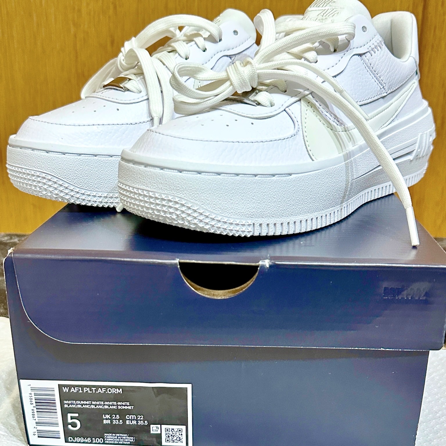 (W) Nike Air Force 1 PLT.AF.ORM Triple White 착용 스타일 - 3
