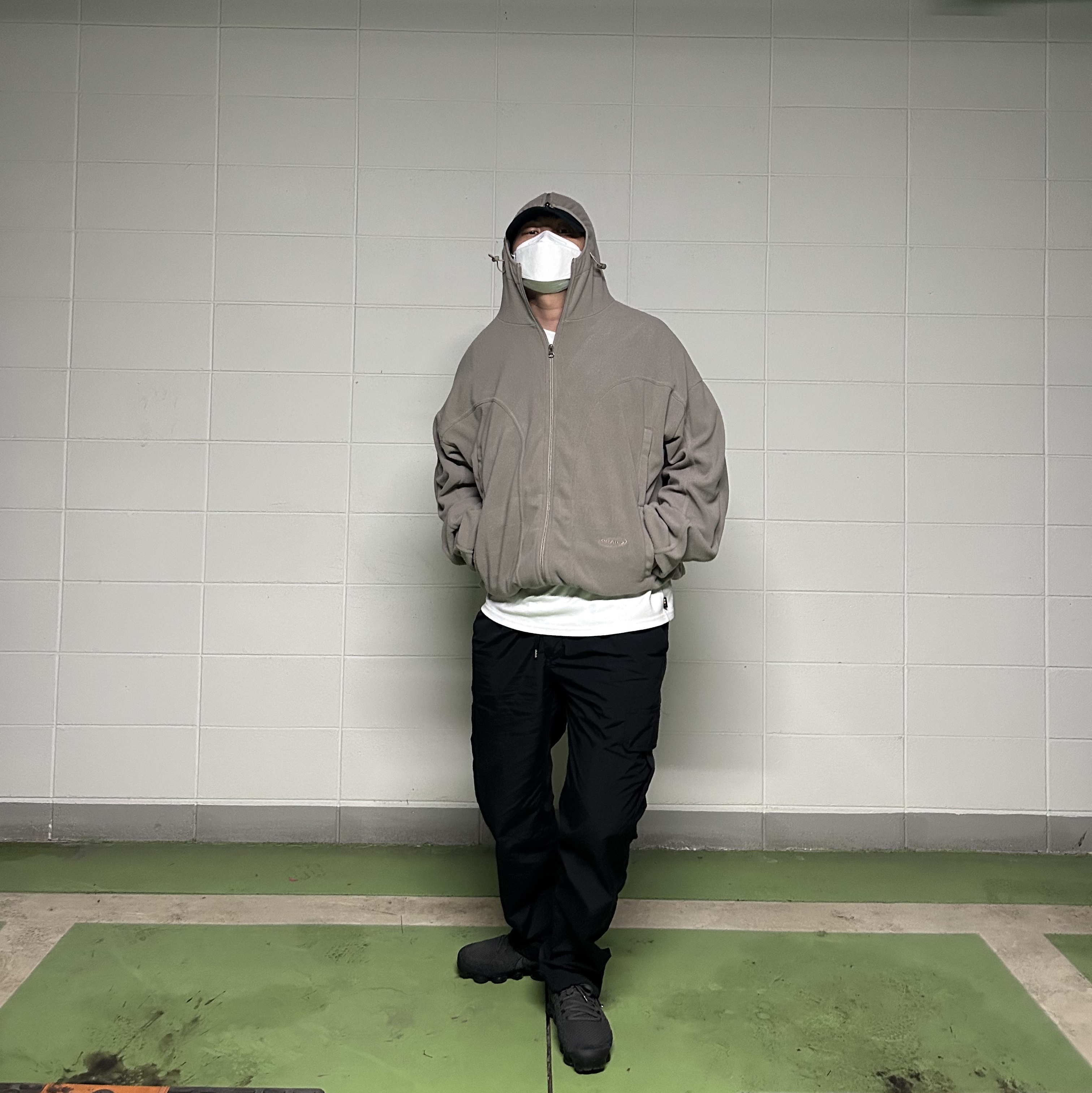 Grailz Geometry Split Zip Hoodie Tan 착용 스타일