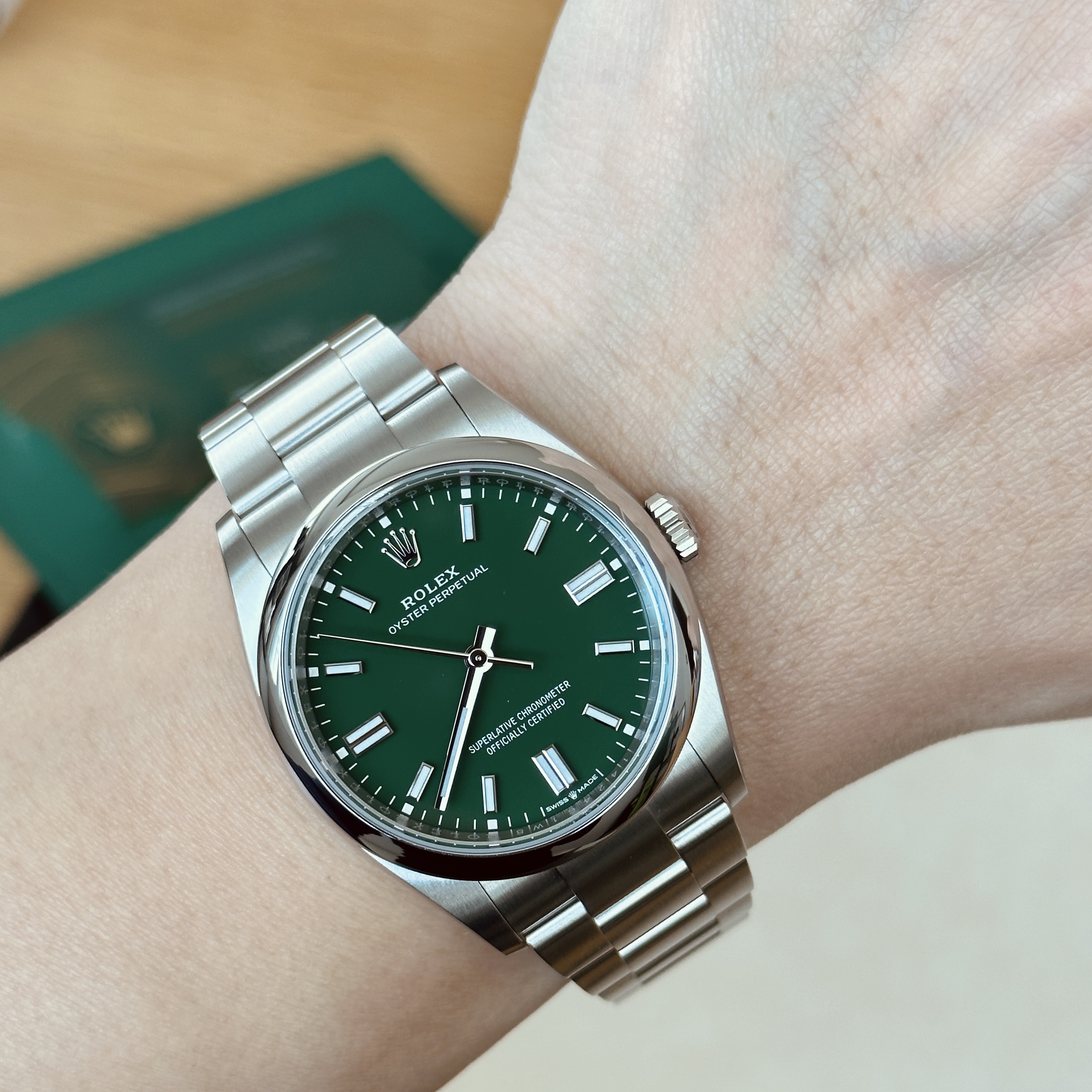Rolex Oyster Perpetual 36mm 126000 Green Oyster 착용 스타일 - 1