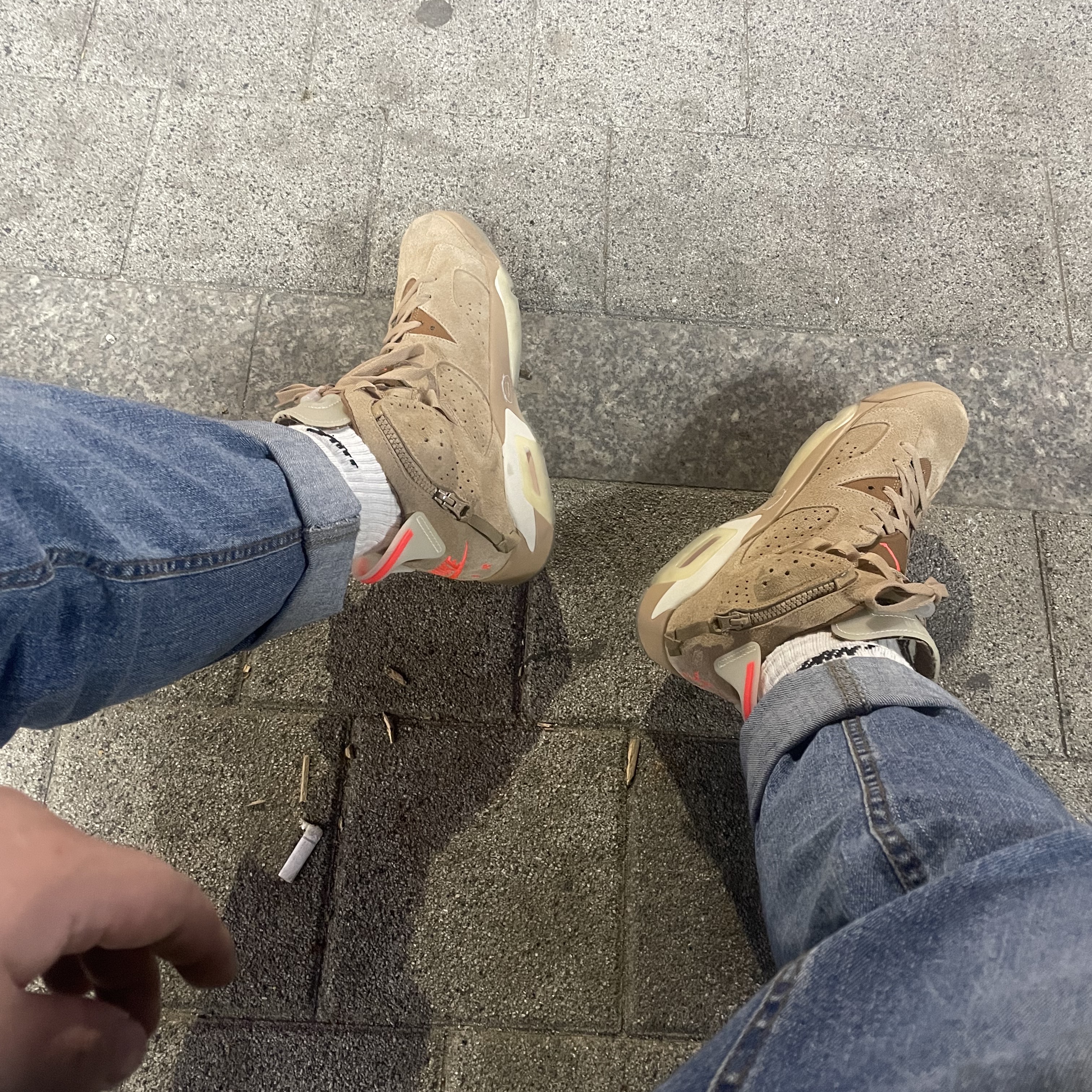 Jordan 6 x Travis Scott Retro SP British Khaki 착용 스타일