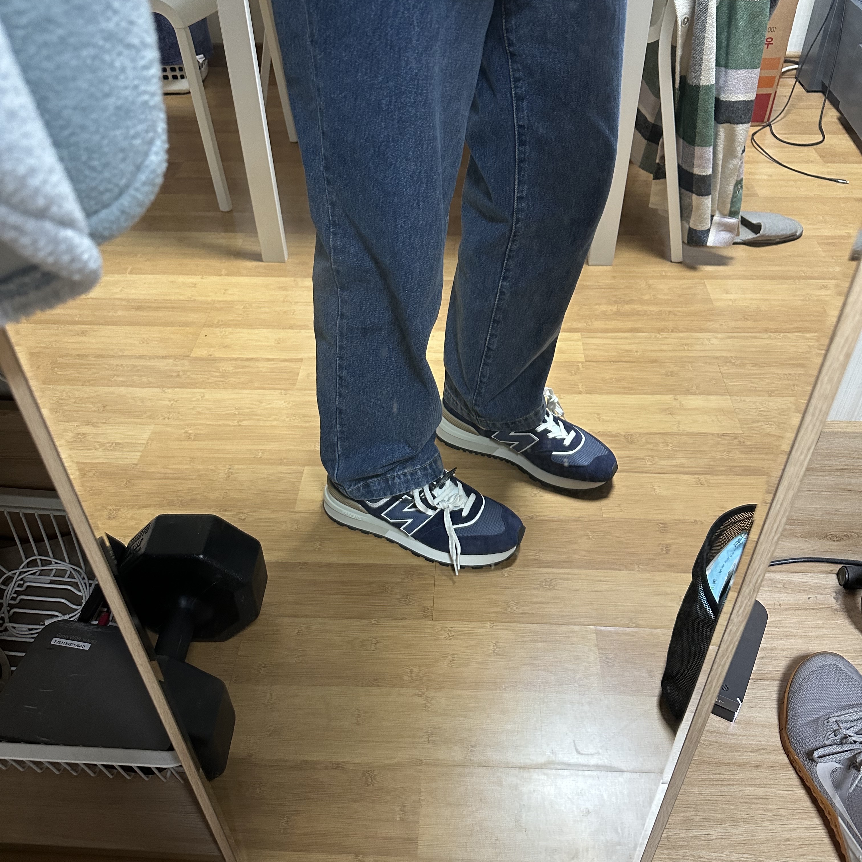 New Balance 574 Legacy Navy 착용 스타일