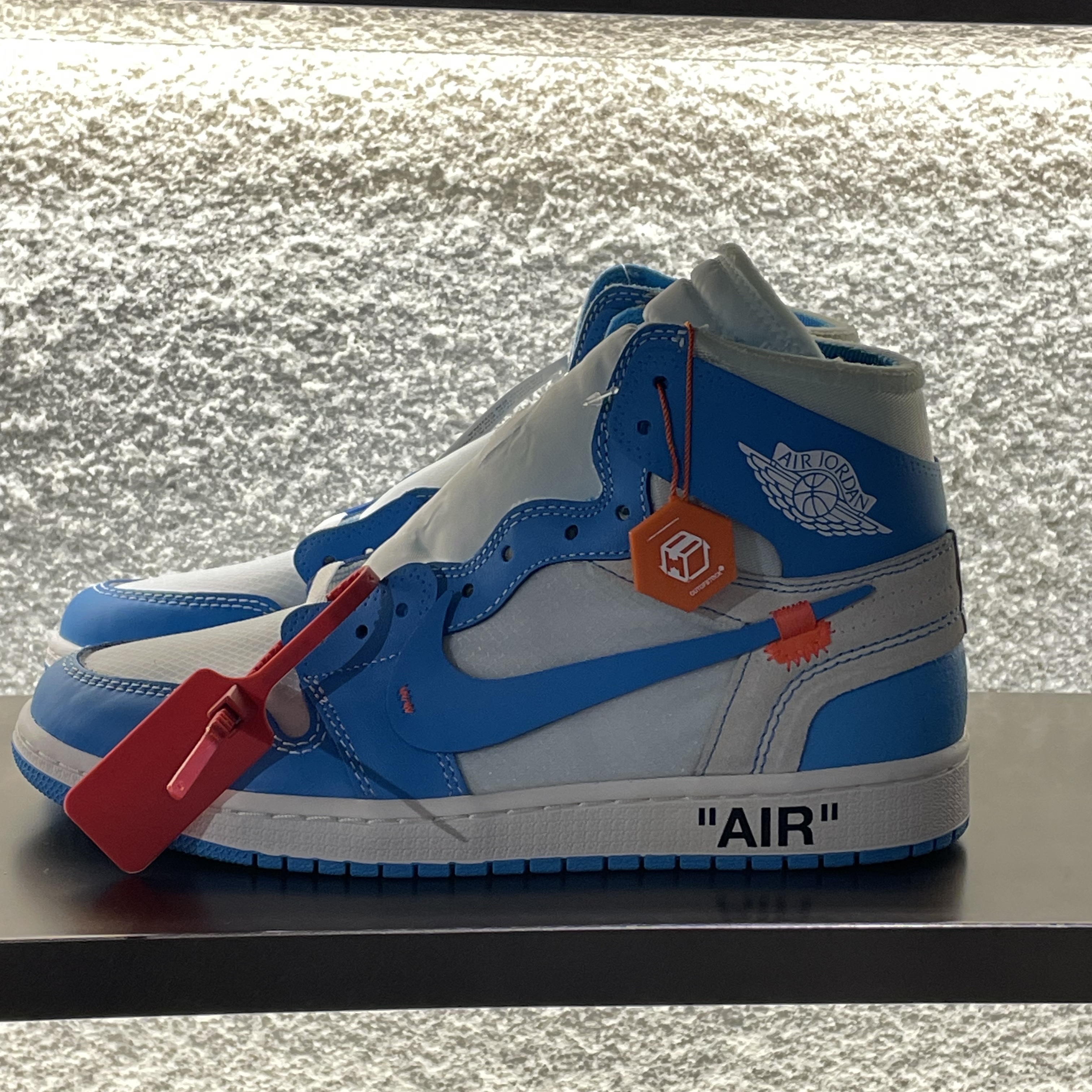 Jordan 1 x Off-White Retro High University Blue 착용 스타일