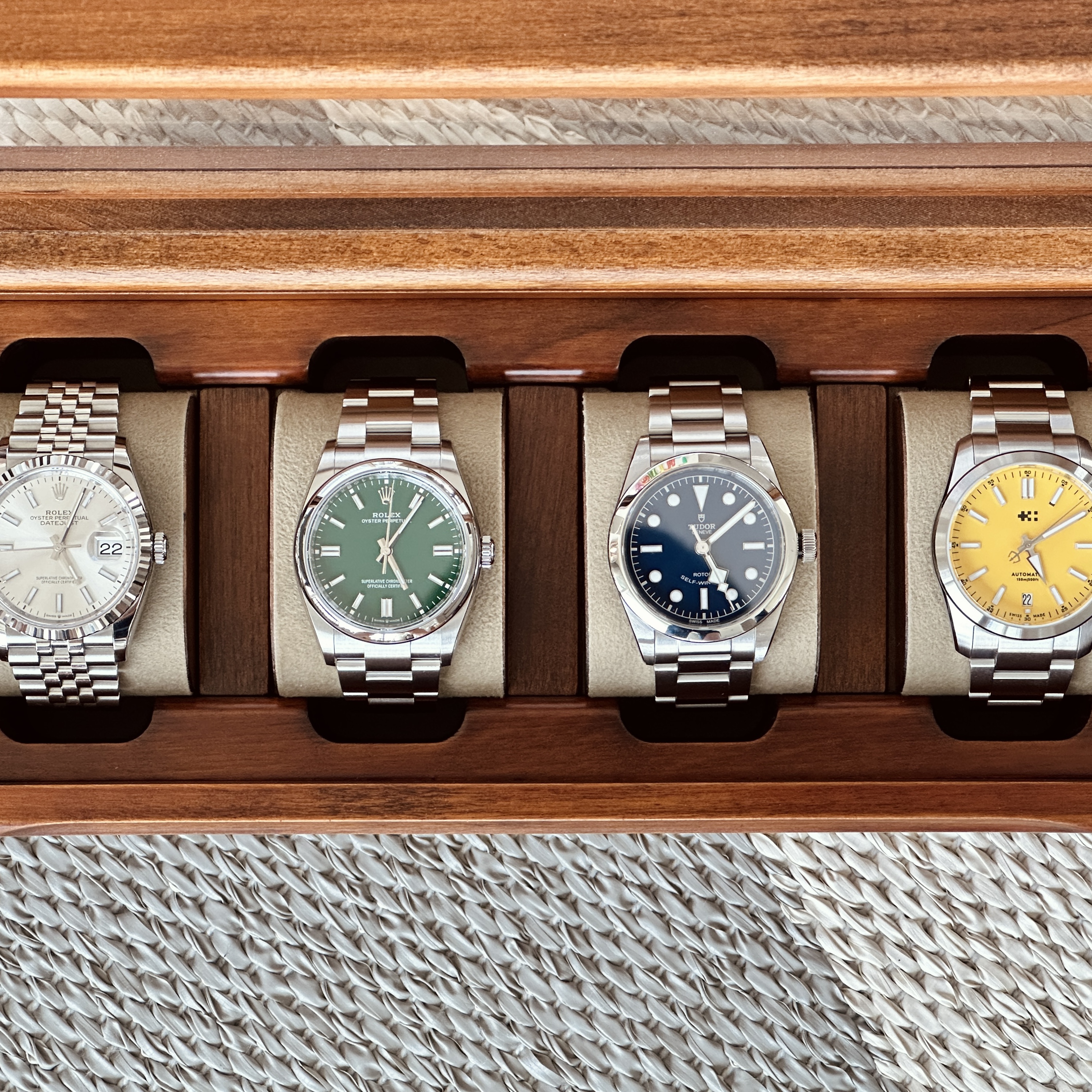 Rolex Oyster Perpetual 36mm 126000 Green Oyster 착용 스타일 - 2