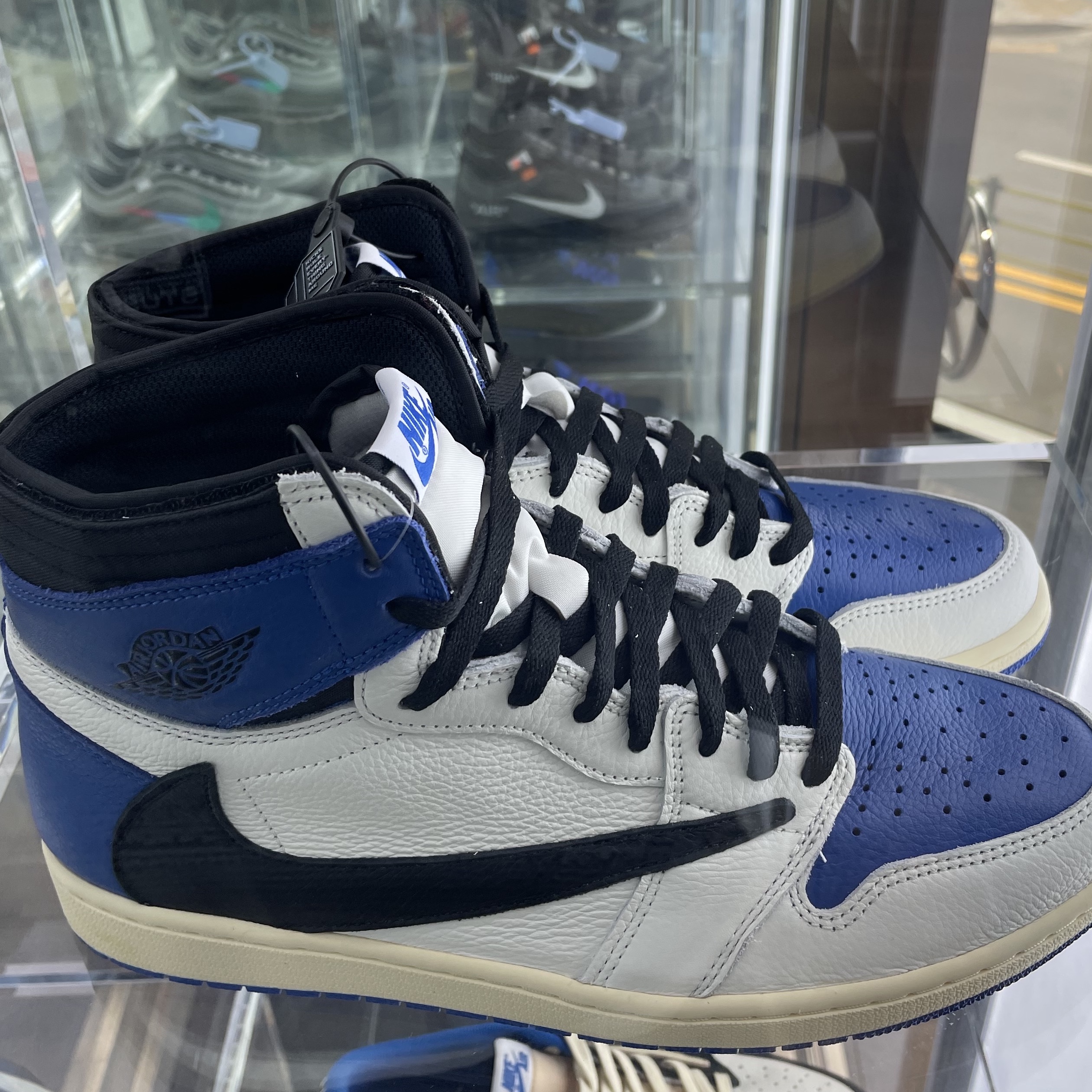 Jordan 1 x Travis Scott x Fragment Retro High OG SP Military Blue 착용 스타일