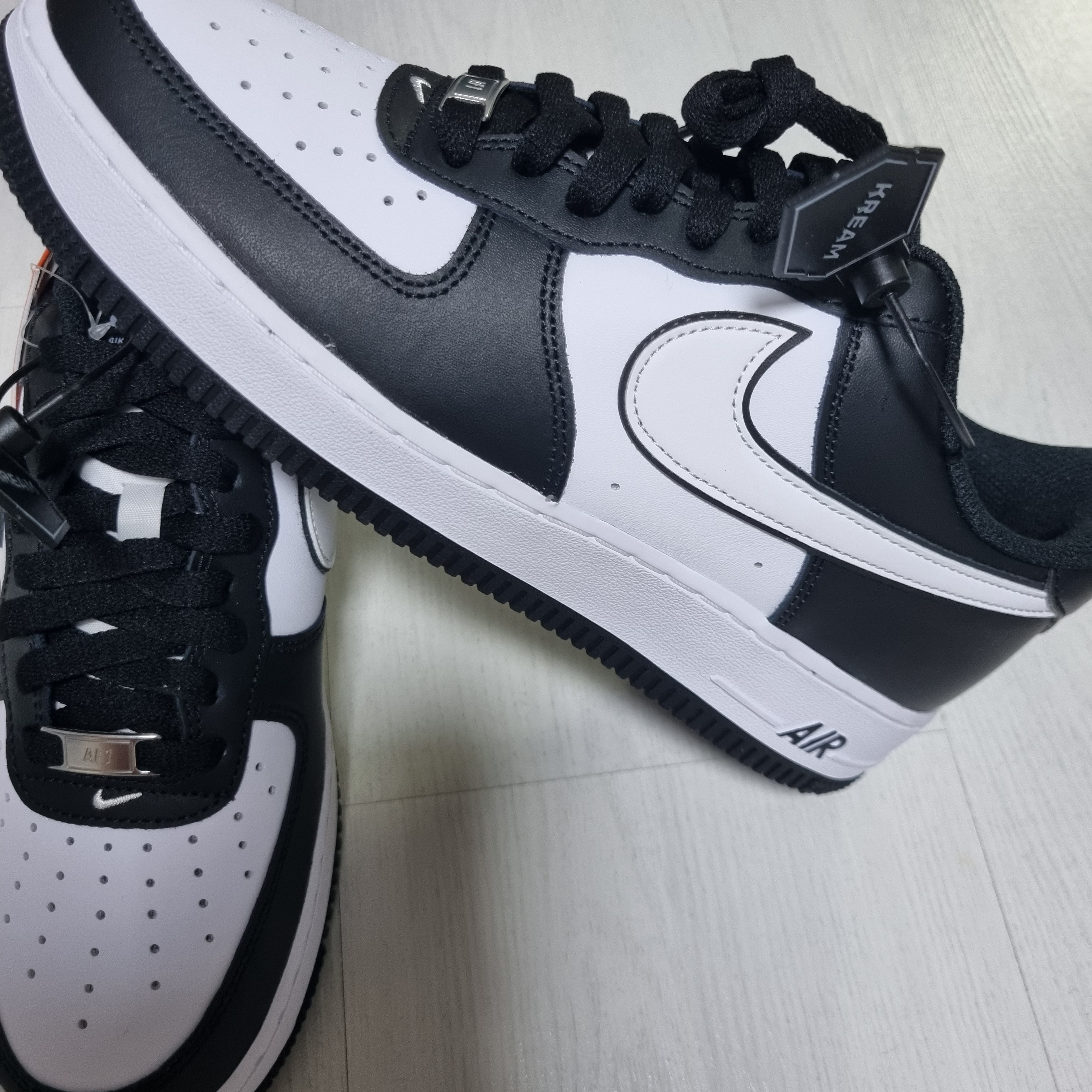 Nike Air Force 1 '07 Black White 착용 스타일 - 2