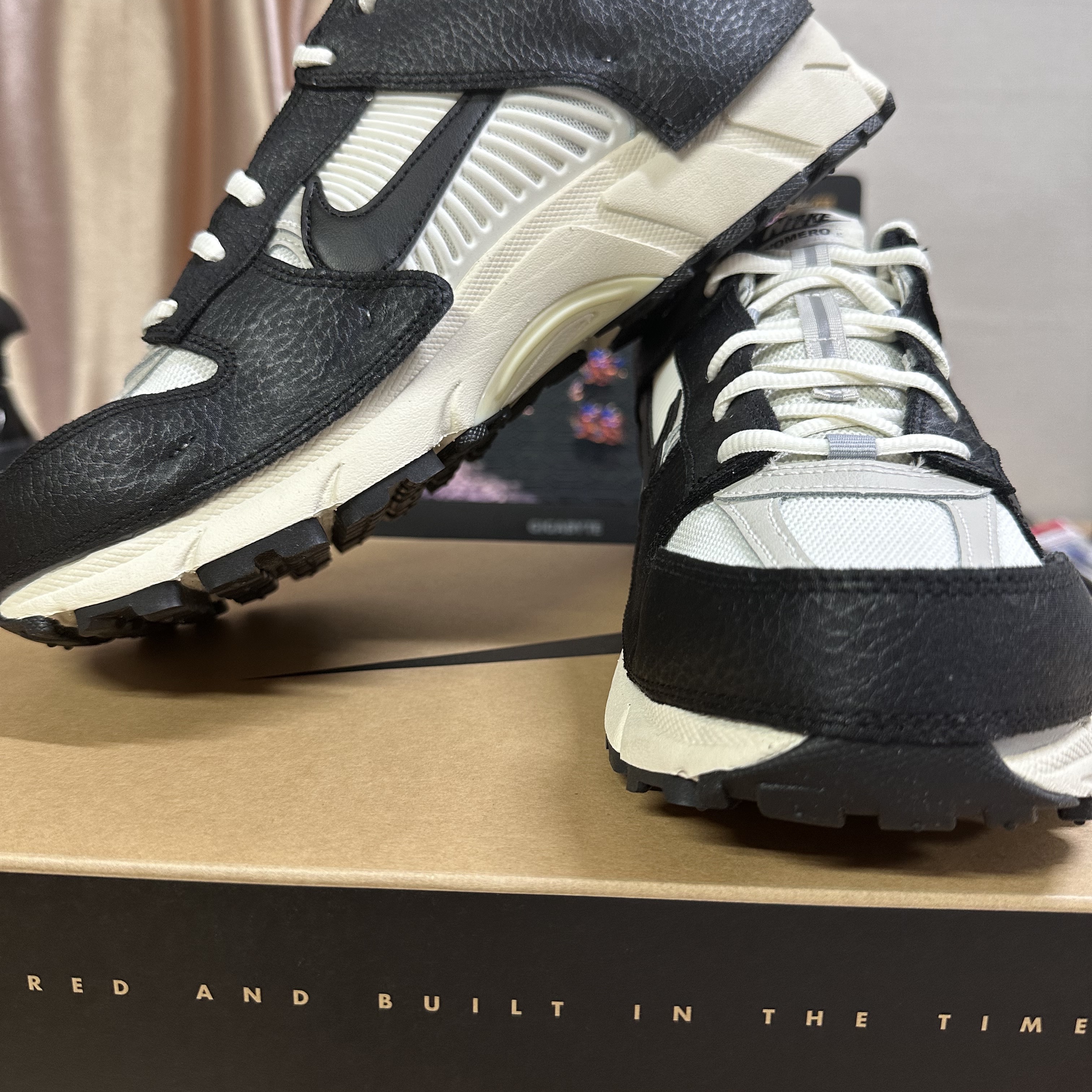 (W) Nike Zoom Vomero 5 Wolf Grey and Black 착용 스타일