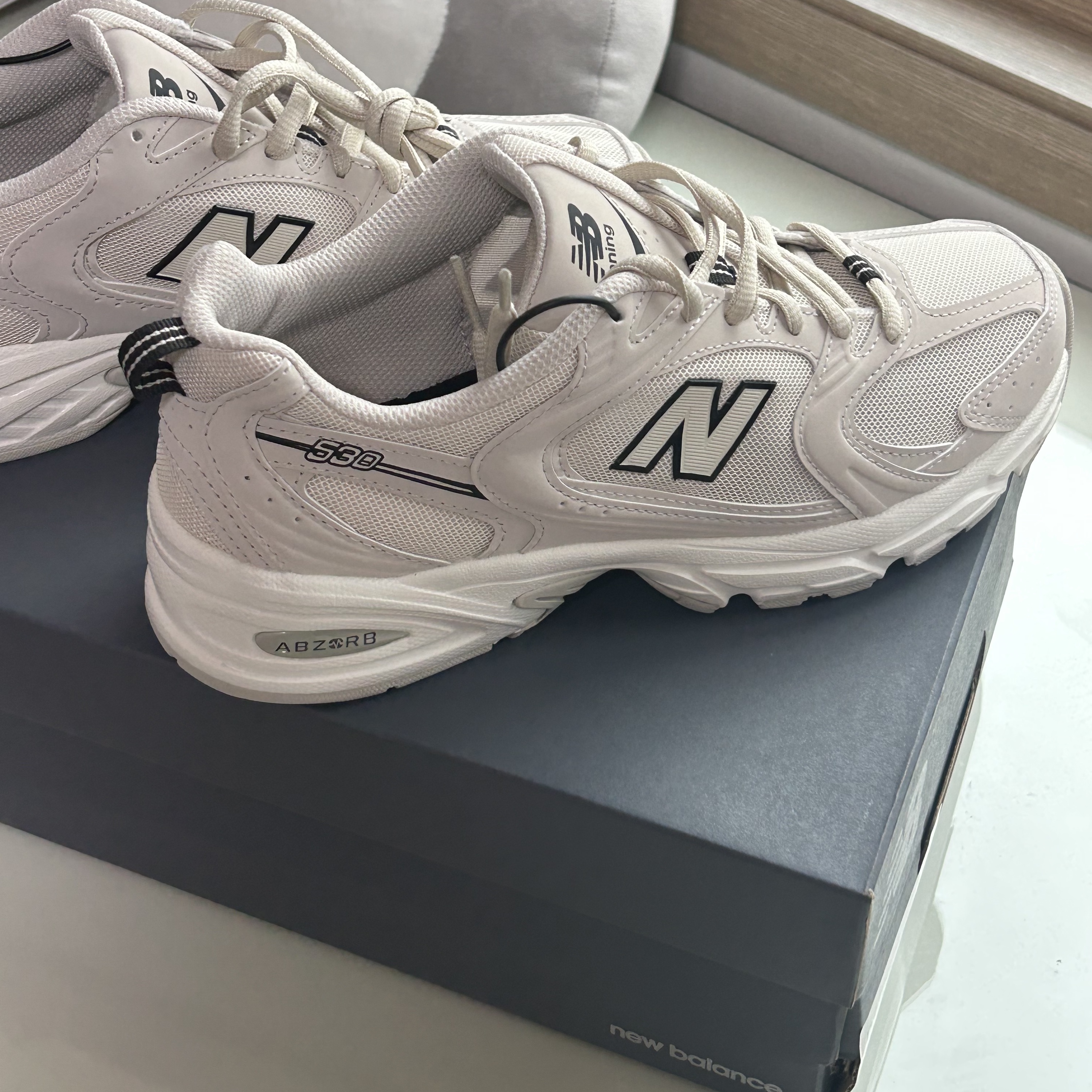 New Balance 530 Ivory 착용 스타일 - 2
