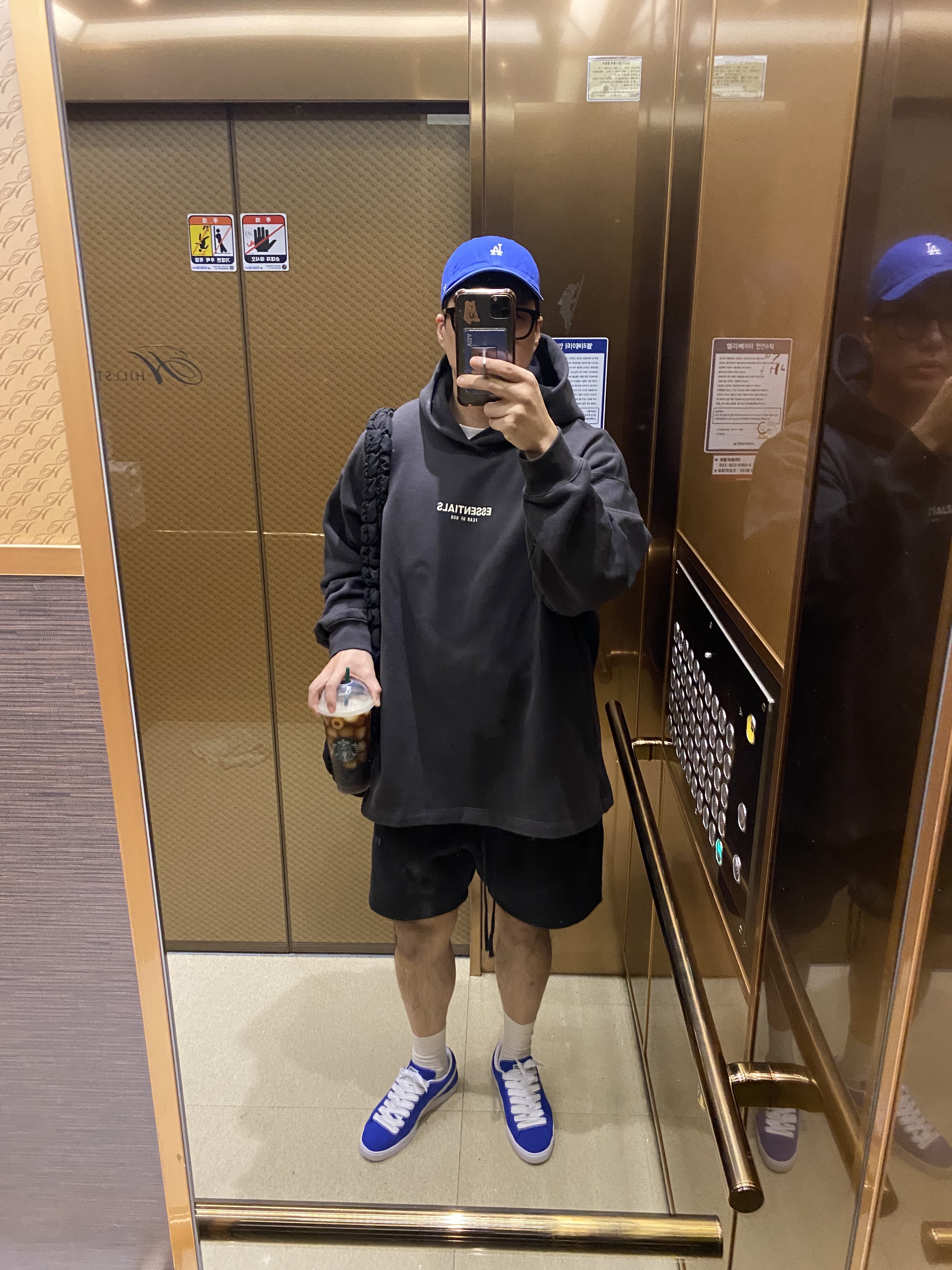 Essentials Relaxed Hoodie Iron - 22SS 착용 스타일