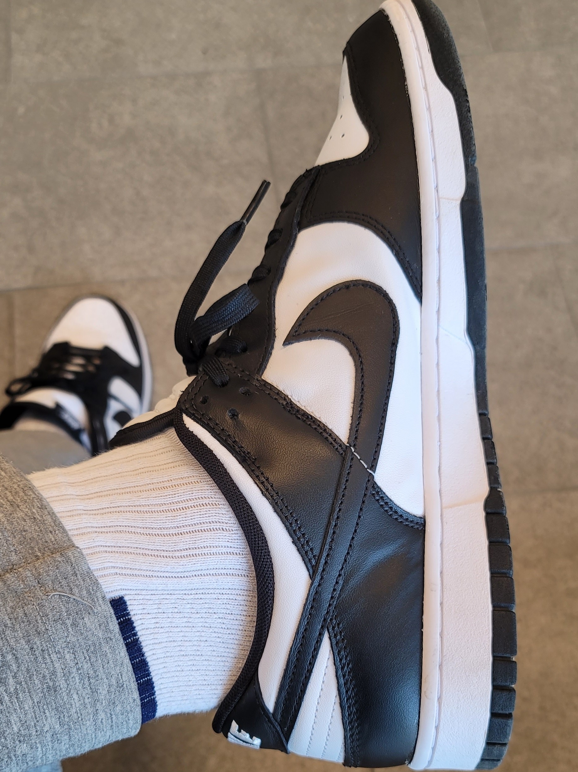 Nike Dunk Low Retro Black 착용 스타일 - 1