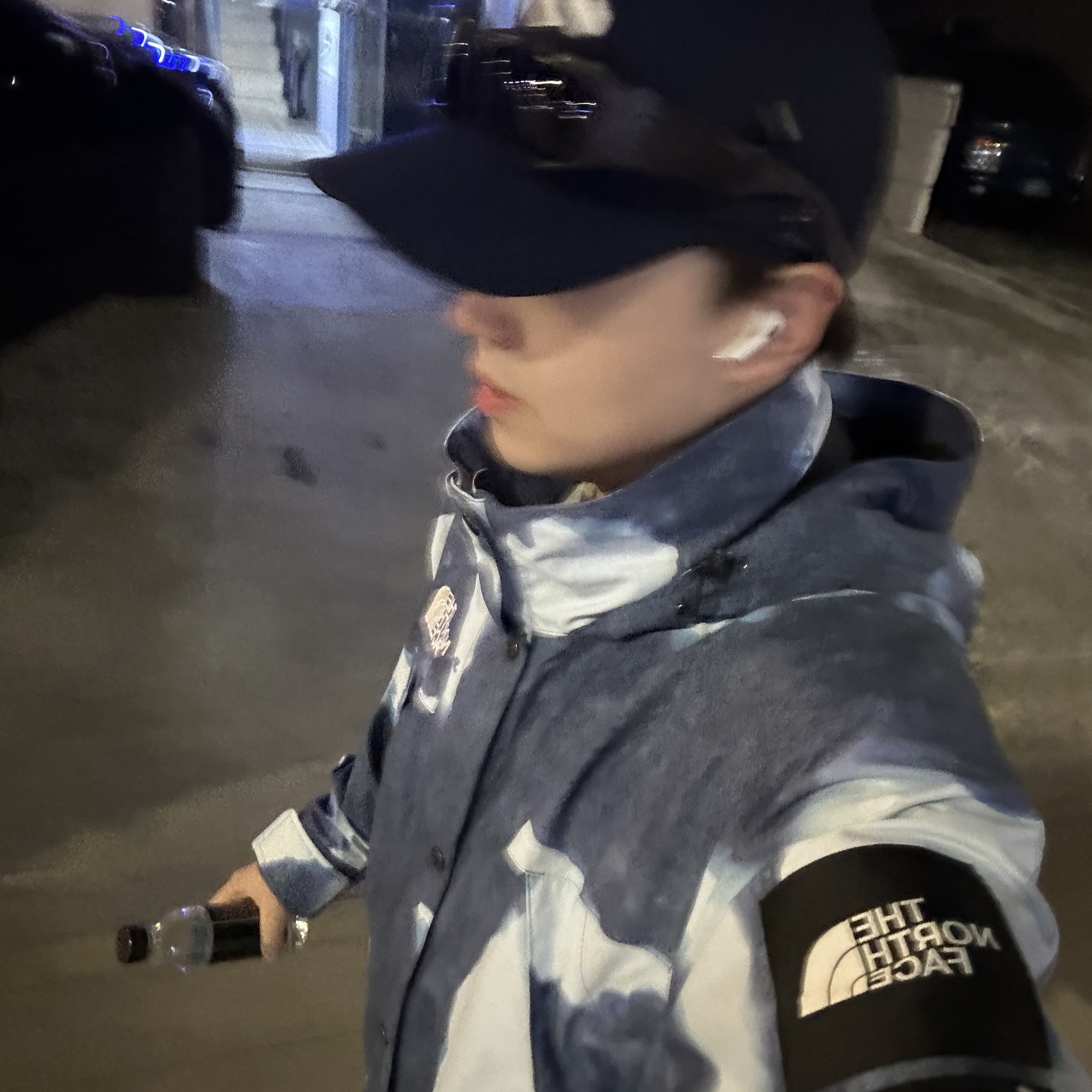 Supreme x The North Face Bleached Denim Print Mountain Jacket Indigo - 21FW 착용 스타일