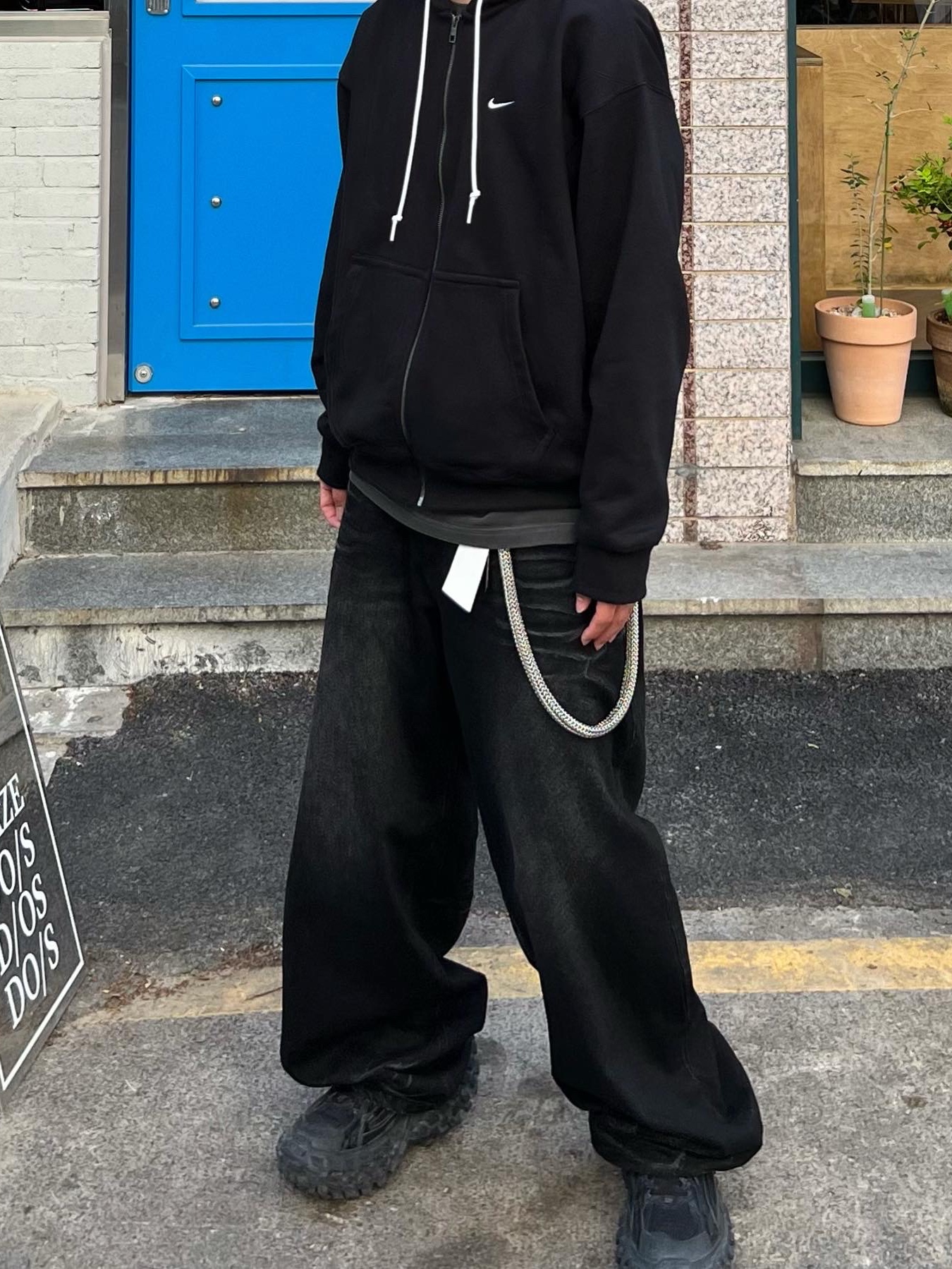 Balenciaga Defender Sneakers Black, Nike NRG Solo Swoosh Full Zip Hoodie Black - Asia 착용 스타일 - 3