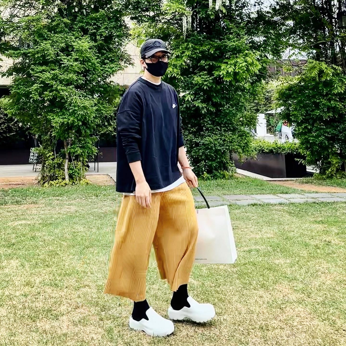 나이키 x 피스마이너스원 롱슬리브 티셔츠 블랙 (DR0098-010) 착용 스타일 - 2