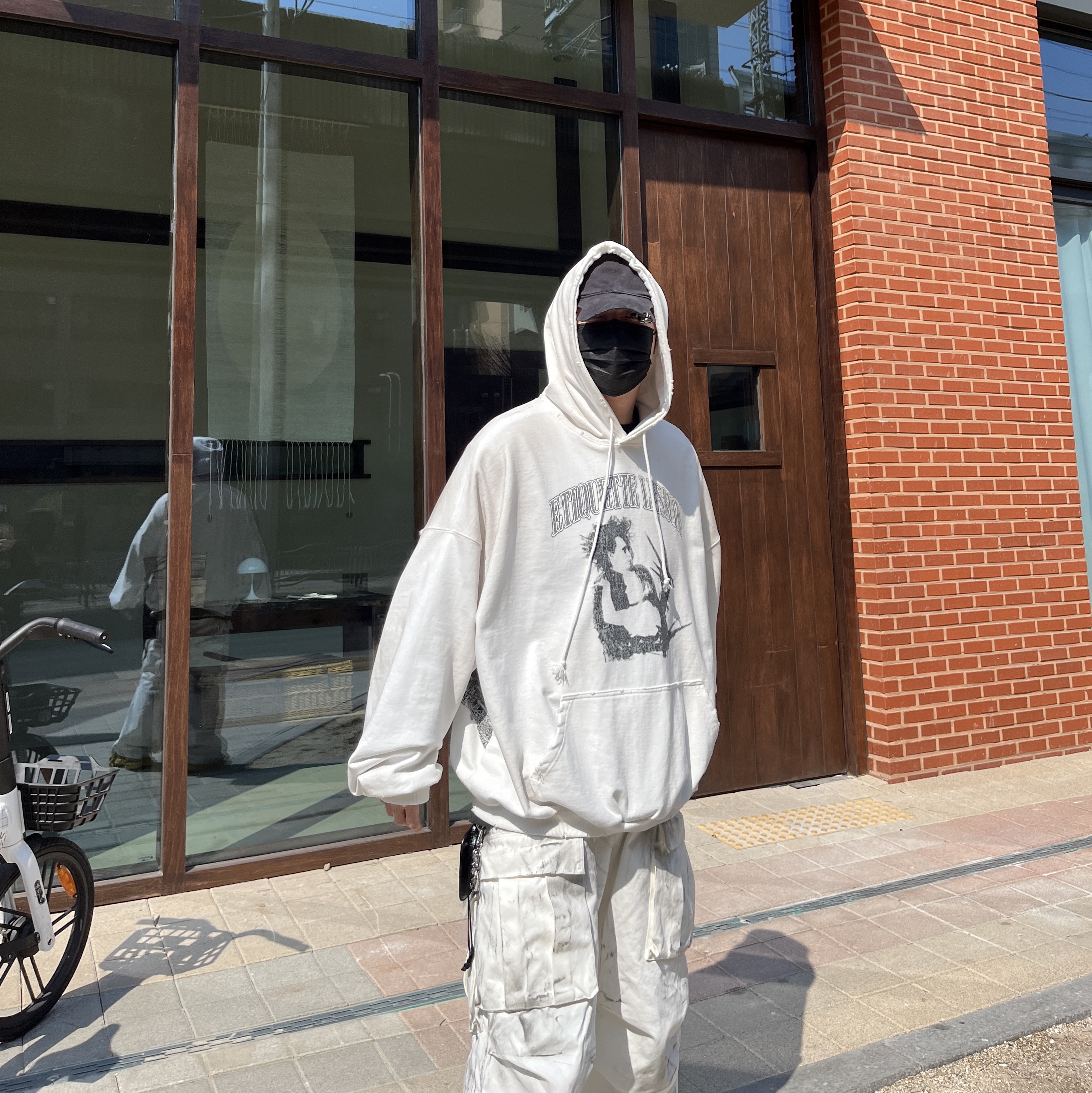 Balenciaga 3XL Sneakers Yellow Black, Project G/R x Atmos Etiquette Lesson Vintage Washed Hoodie White 착용 스타일 - 2