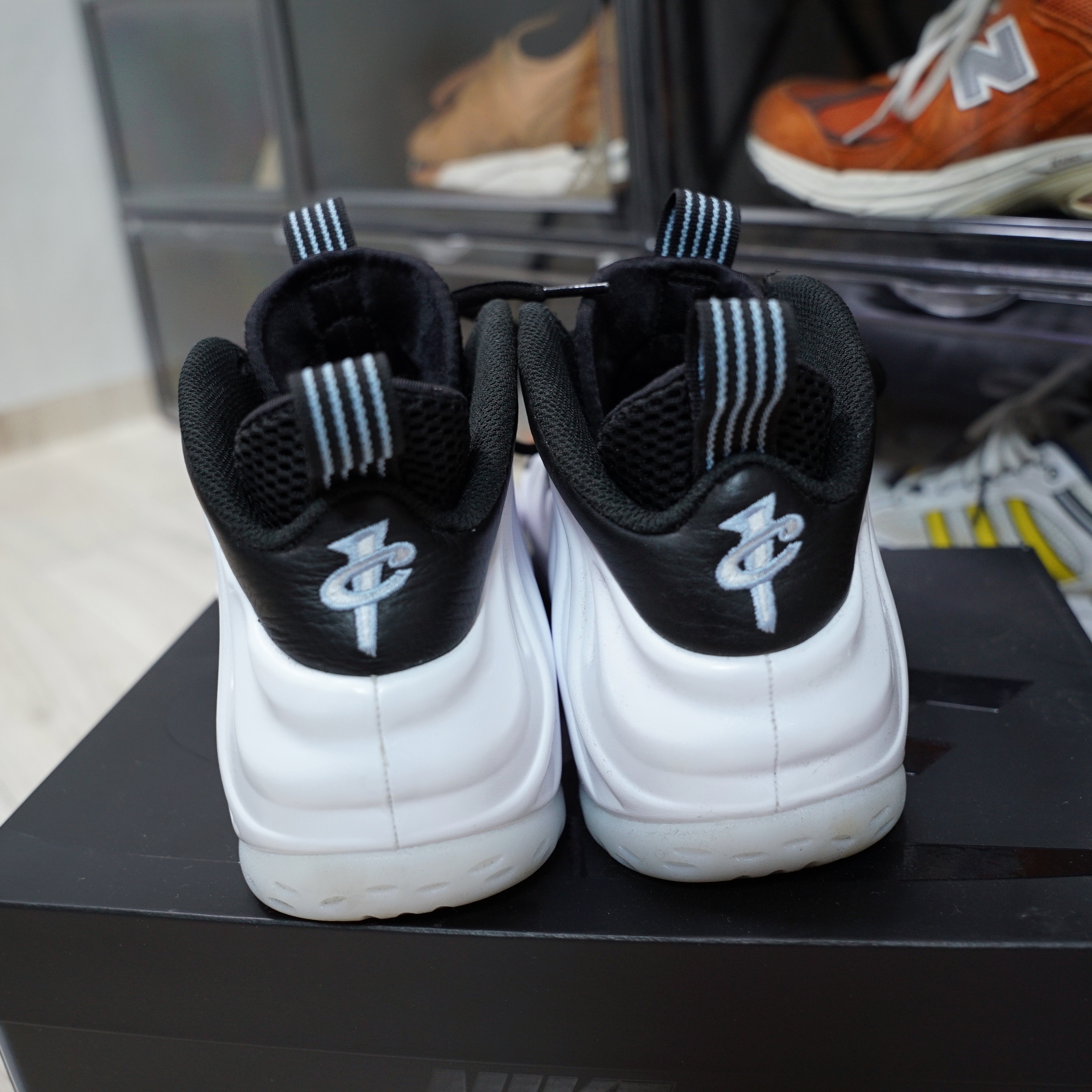 Nike Air Foamposite One White and Black 착용 스타일 - 5