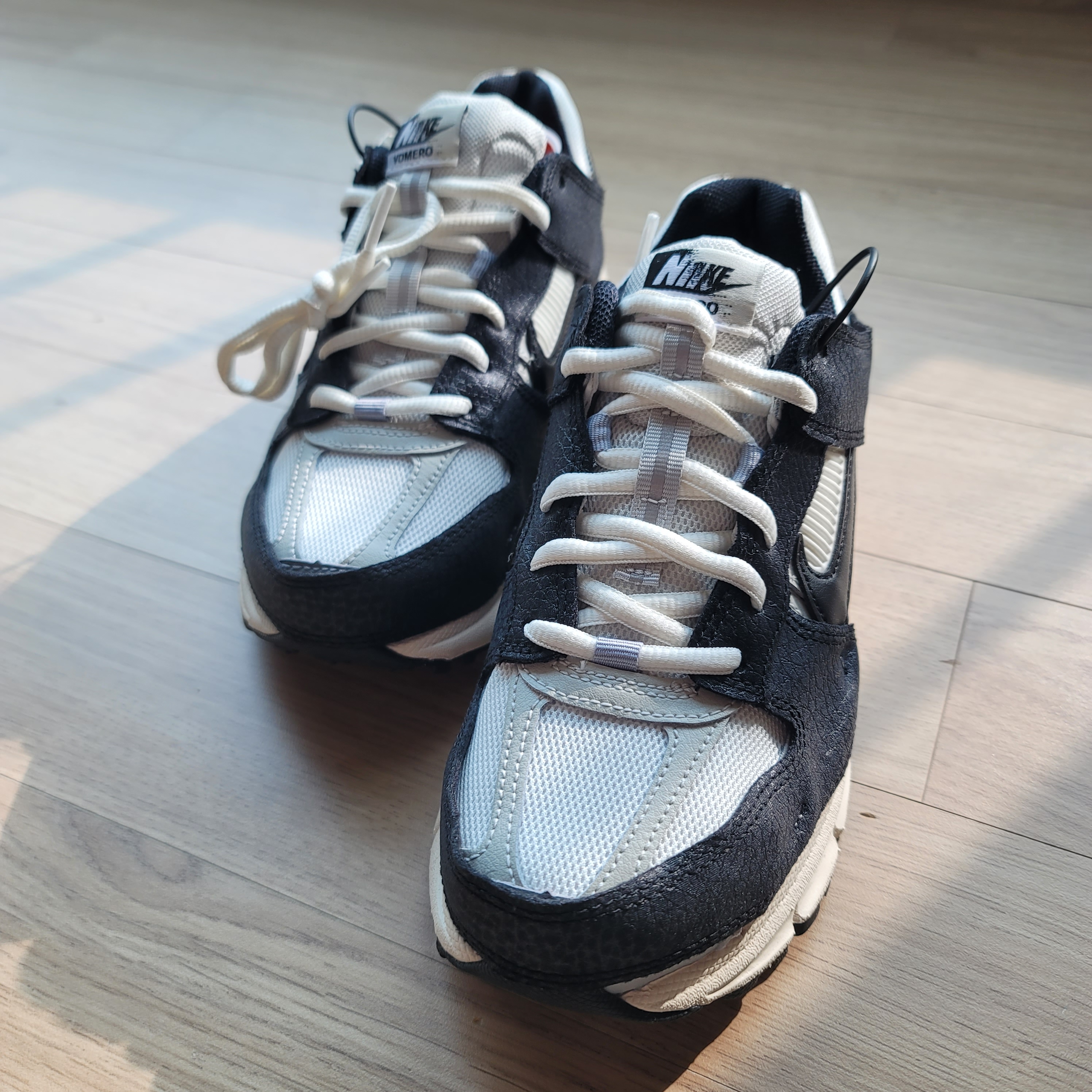 (W) Nike Zoom Vomero 5 Wolf Grey and Black, Nike Air Max 720 OBJ Young King of the Drip 착용 스타일 - 1