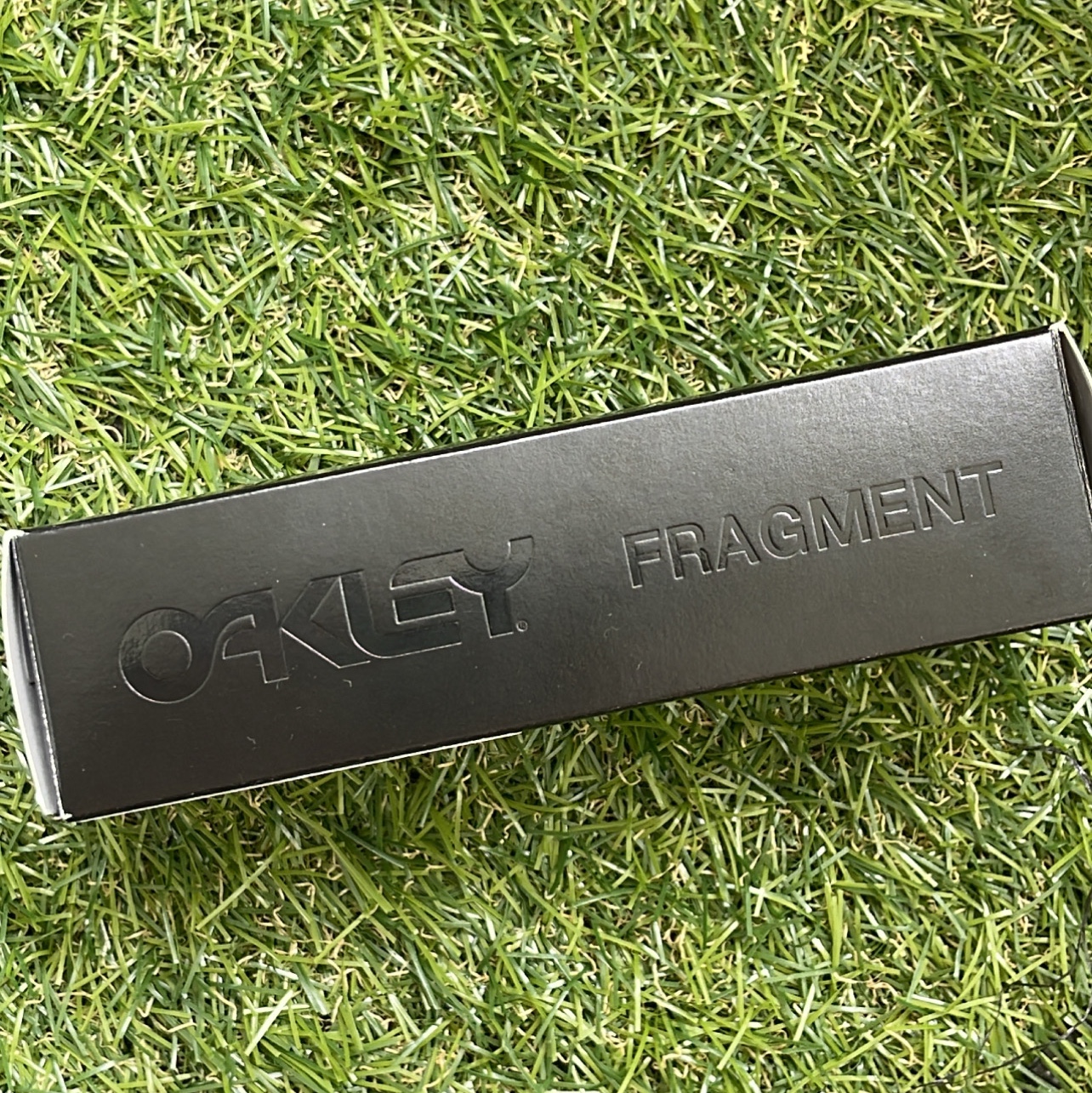 Oakley x Fragment Frogskins Yellow Polished Black Frame Prizm Grey Lenses Low Bridge Fit 착용 스타일 - 4