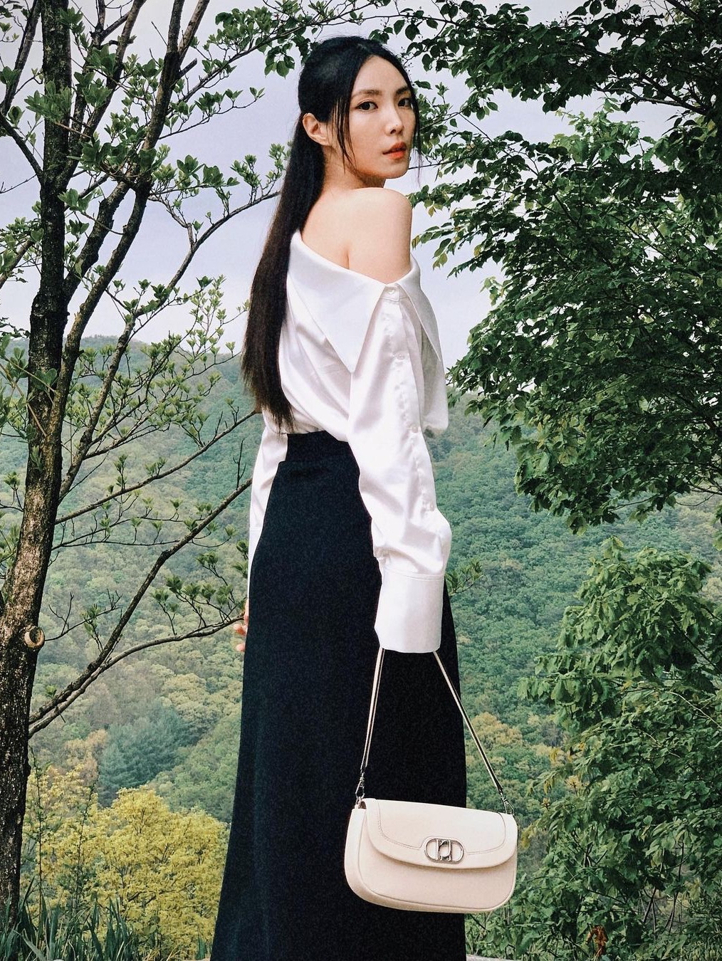 Haveless Women Evorn One Shoulder Blouse Navy 착용 스타일