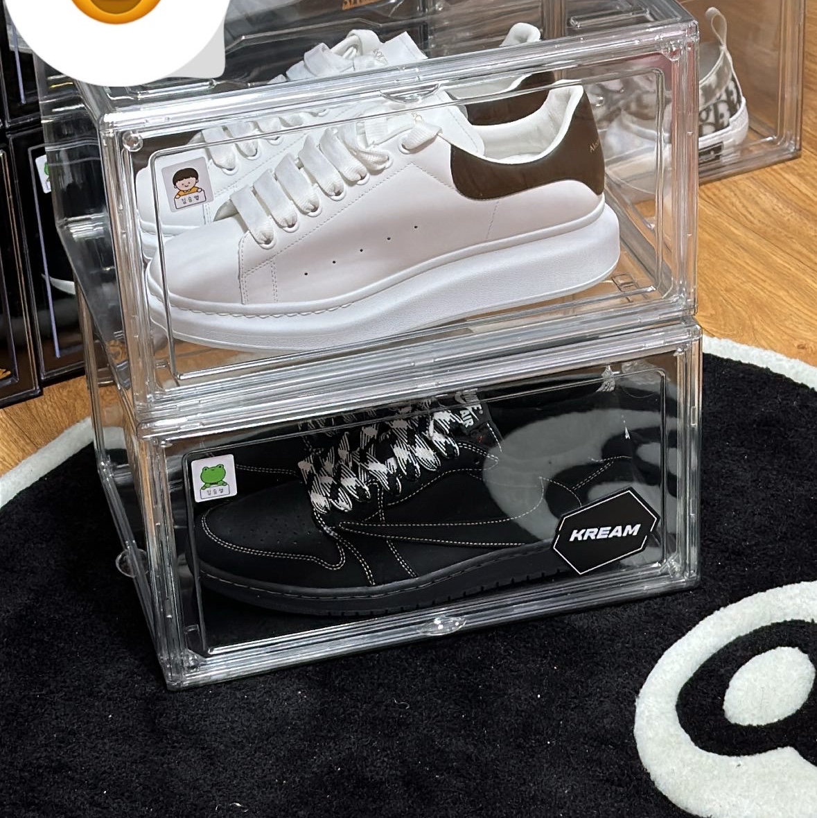 Jordan 1 x Travis Scott Retro Low OG SP Black Phantom, Alexander McQueen Oversized Sneakers White Black 착용 스타일