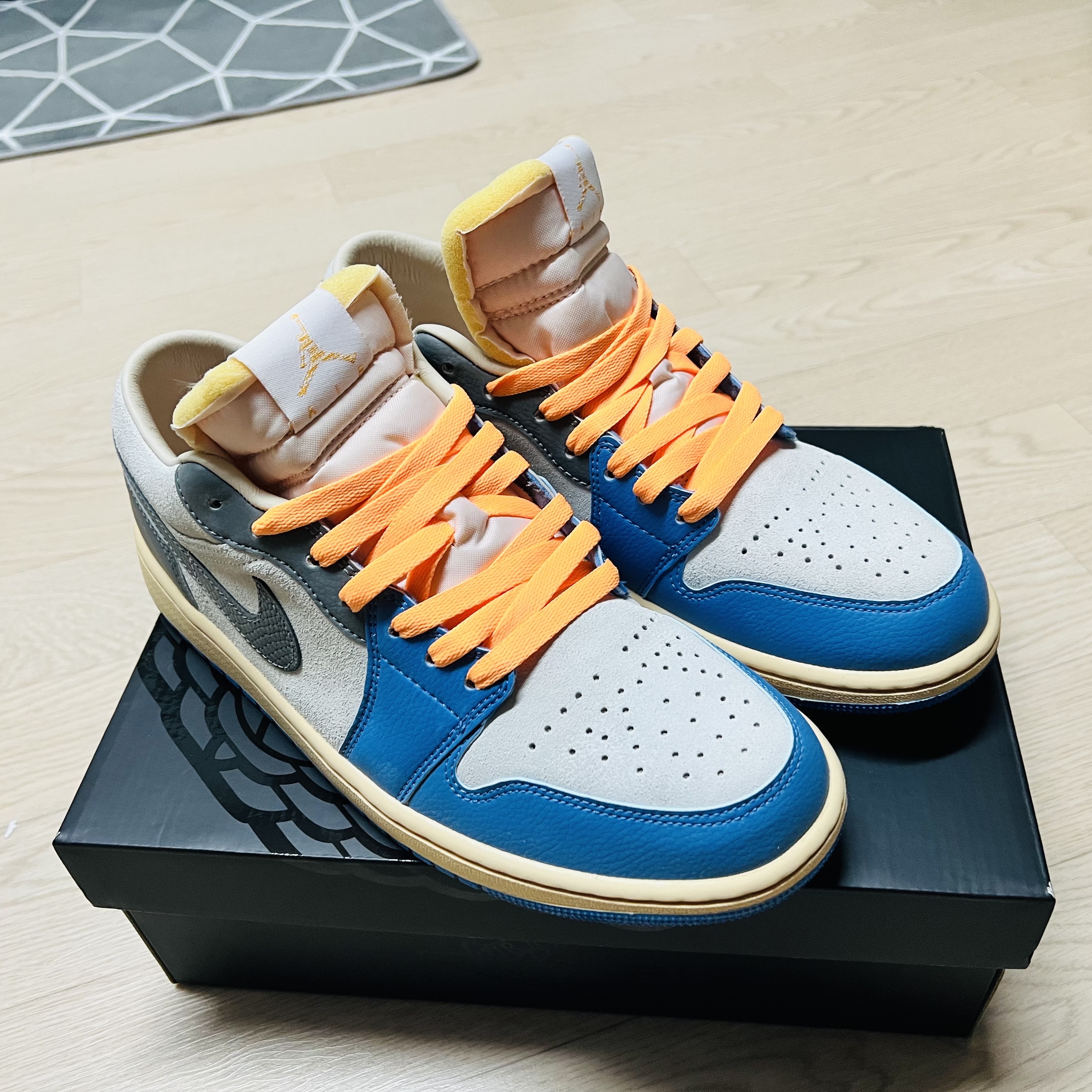 Jordan 1 Low SE Tokyo 96 착용 스타일 - 1