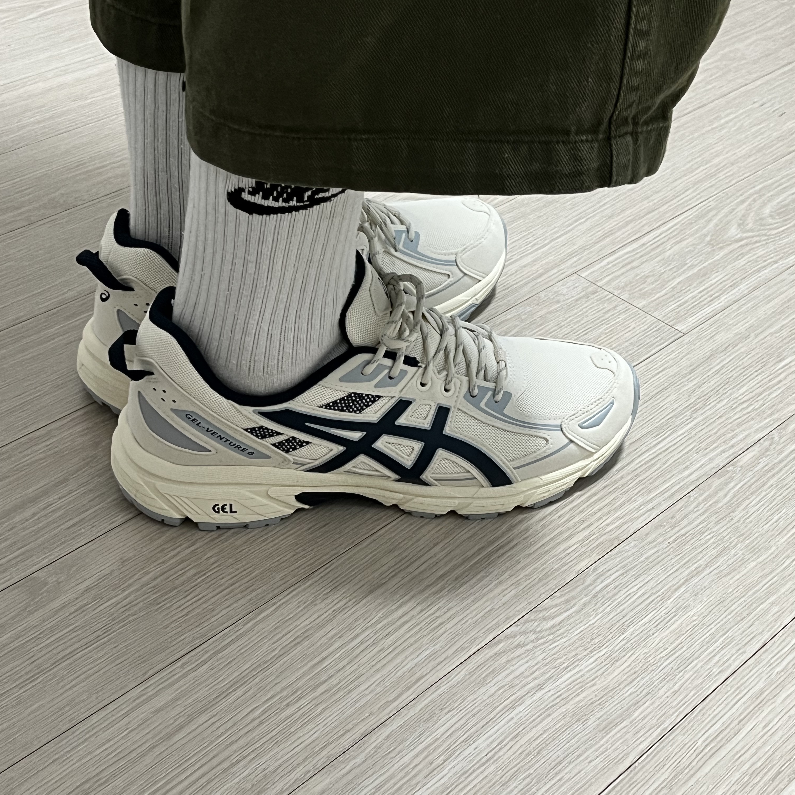Asics Gel-Venture 6 SPS Birch French Blue 착용 스타일 - 1