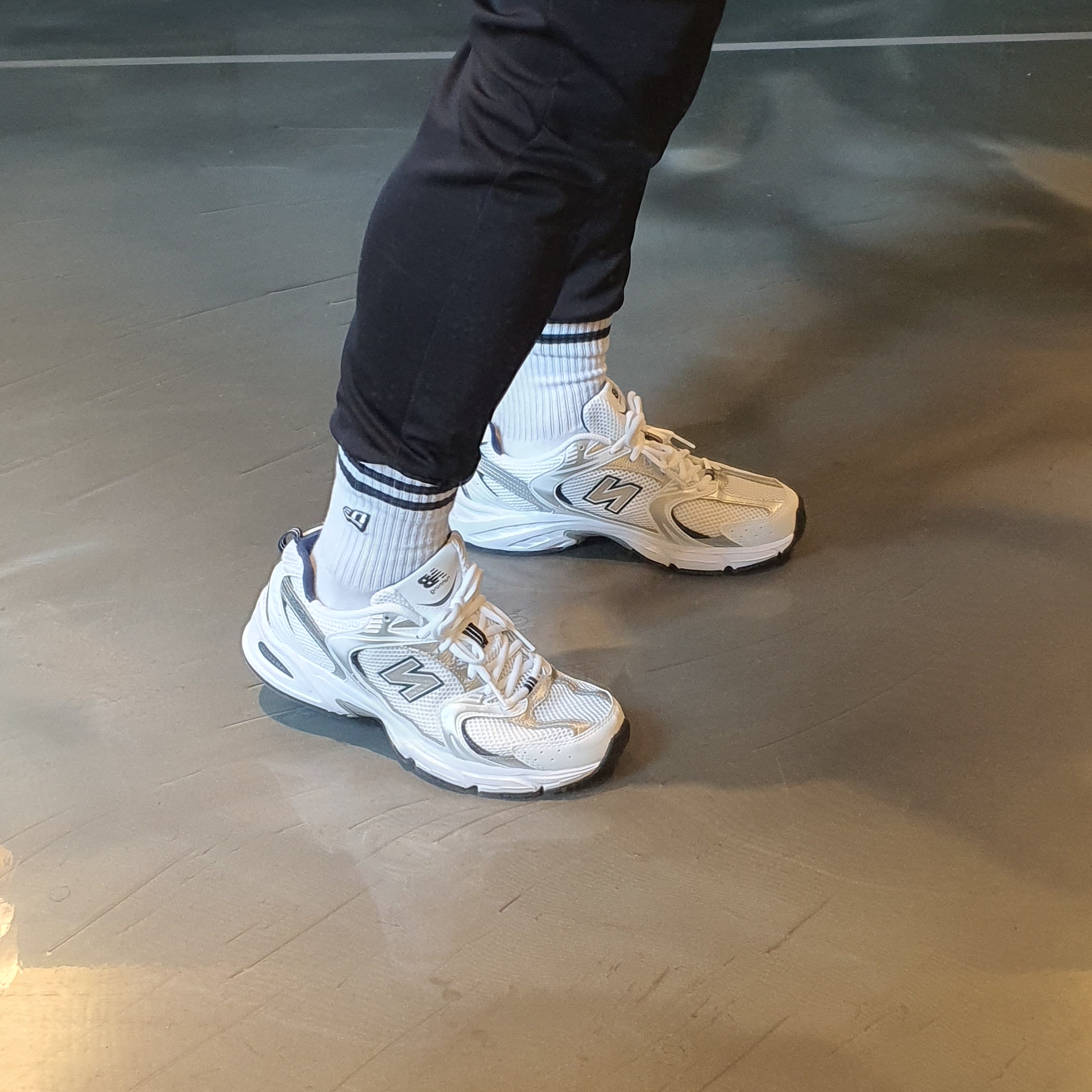 New Balance 530 White 착용 스타일 - 1