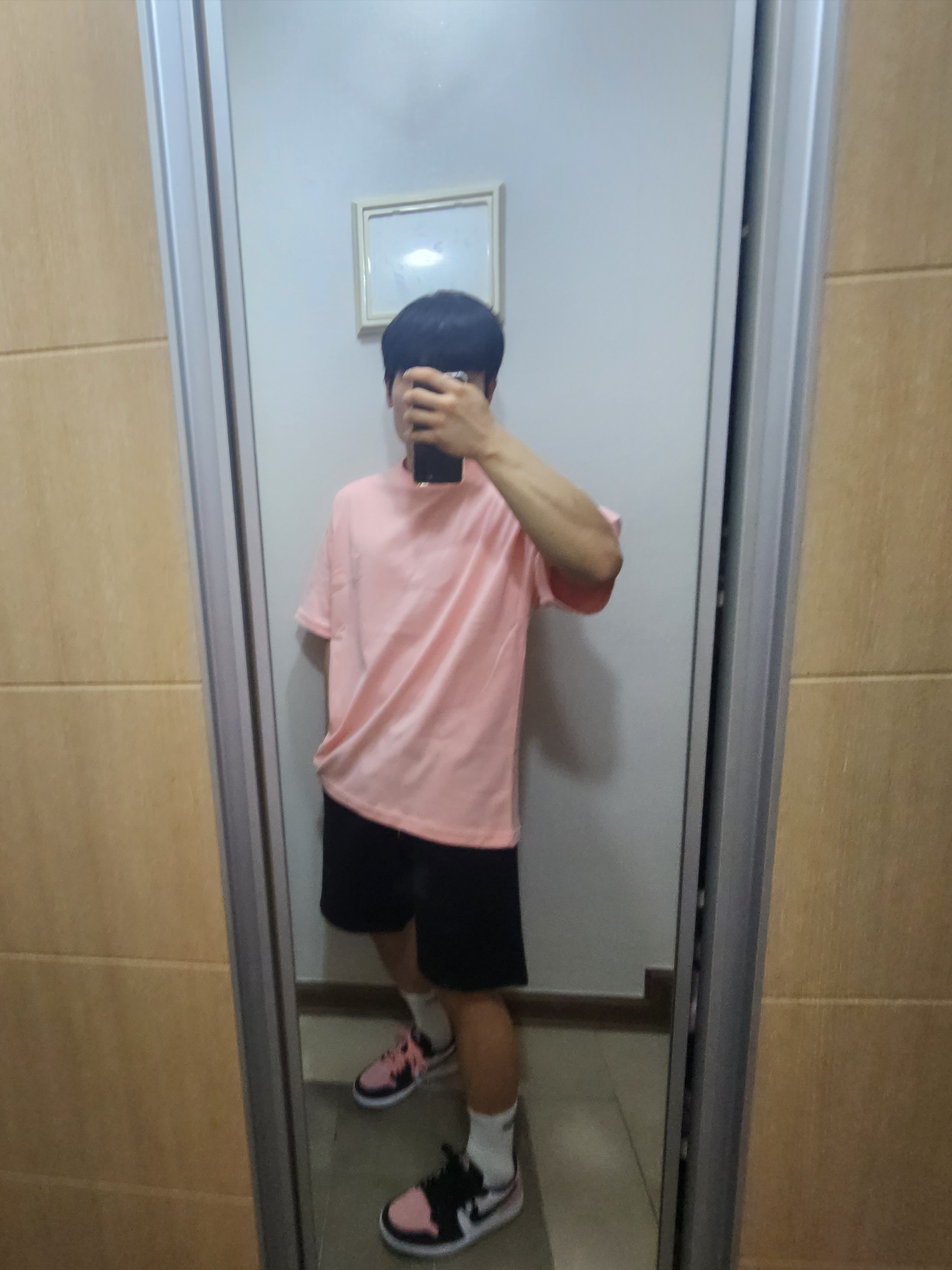 Nike NRG Solo Swoosh T-Shirt Bleached Coral - Asia, Jordan 1 Retro Low OG Bleached Coral 착용 스타일