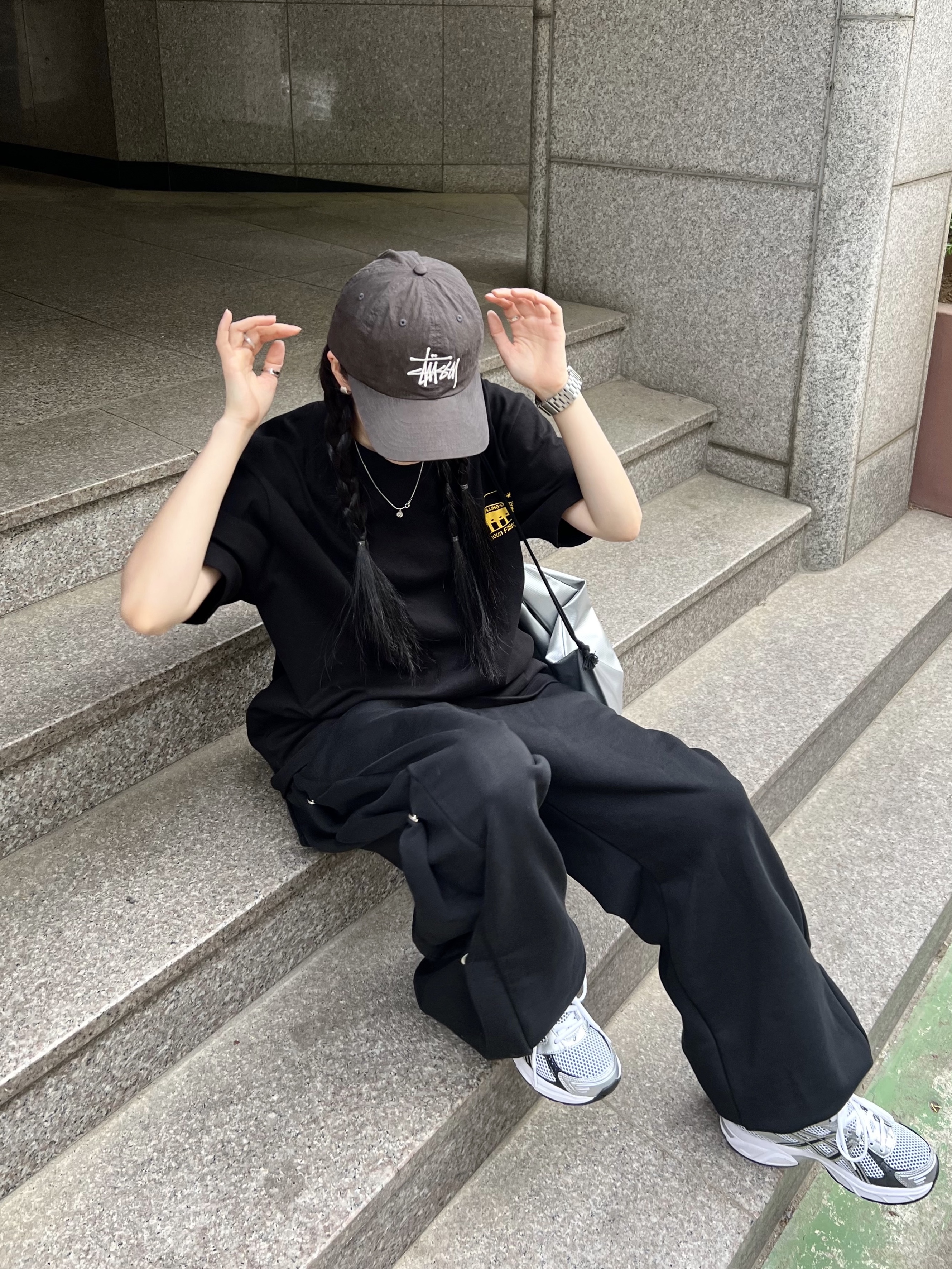 Stussy Bio Washed Big Logo Low Pro Cap Charcoal, Asics Gel-1130 White Black 착용 스타일 - 1