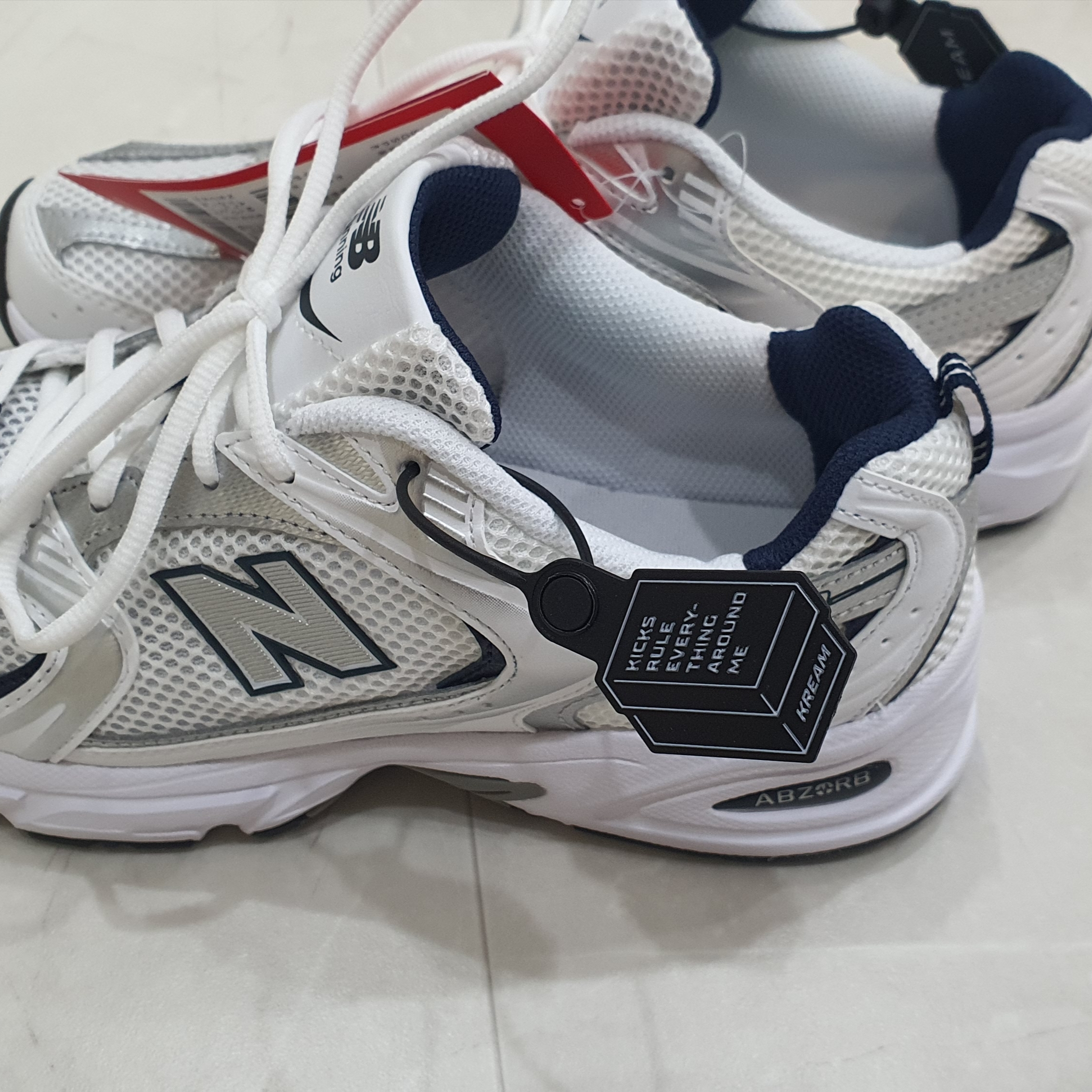 New Balance 530 White 착용 스타일 - 2