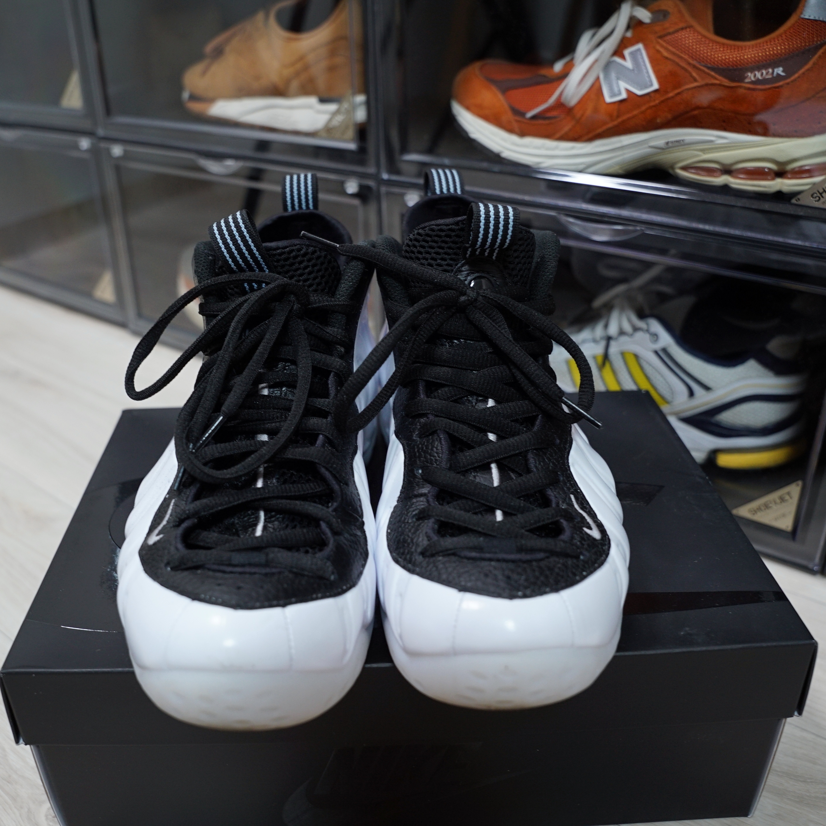 Nike Air Foamposite One White and Black 착용 스타일 - 4