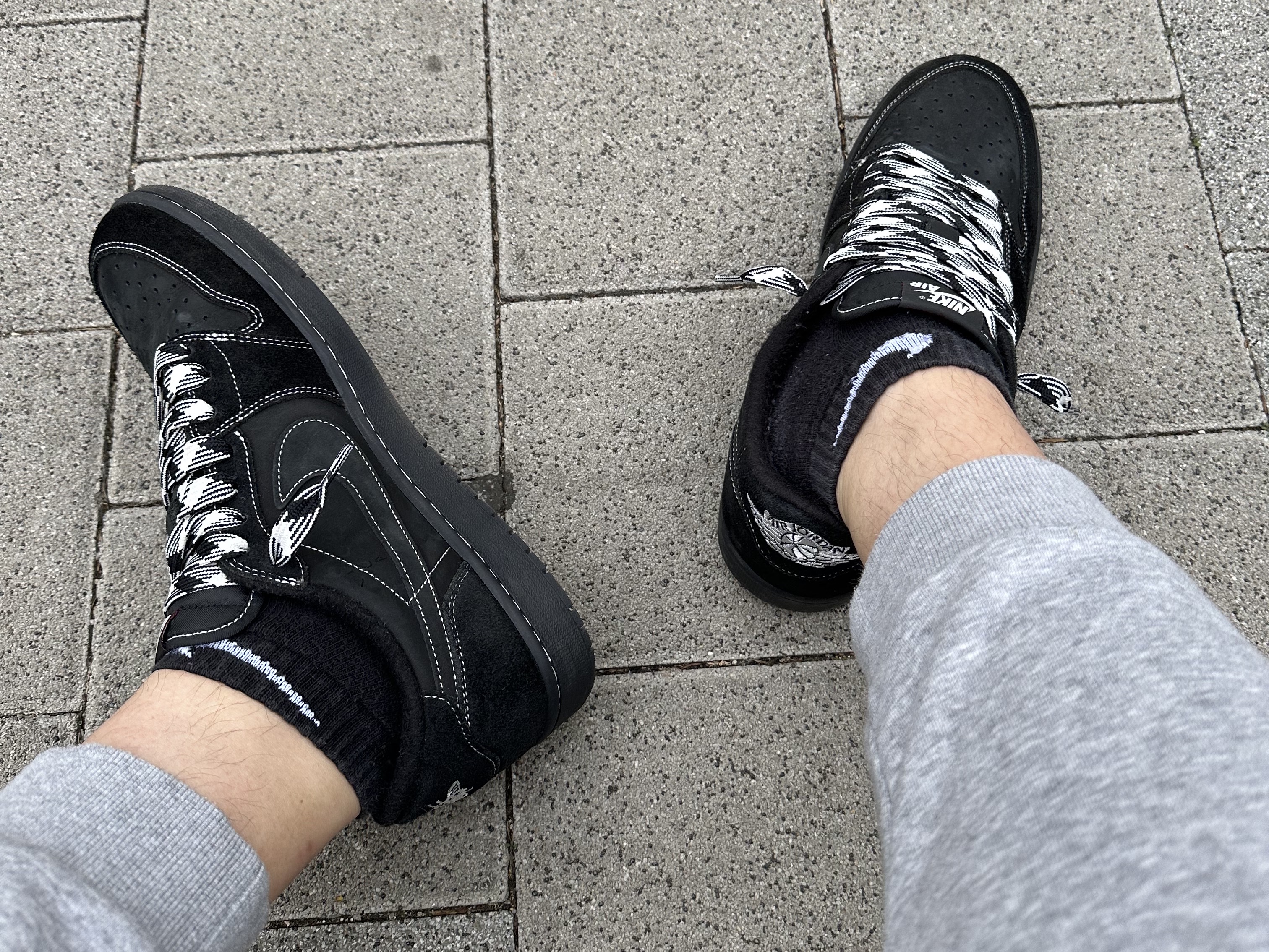 Jordan 1 x Travis Scott Retro Low OG SP Black Phantom 착용 스타일