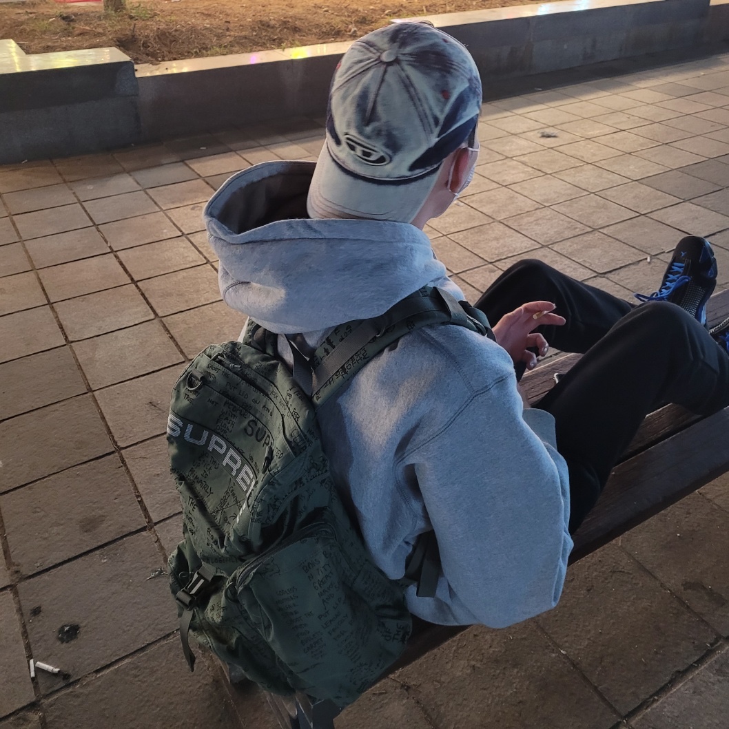 Supreme Field Backpack Olive Gonz - 23SS, Supreme Cross Box Logo Hooded Sweatshirt Heather Grey - 20FW 착용 스타일