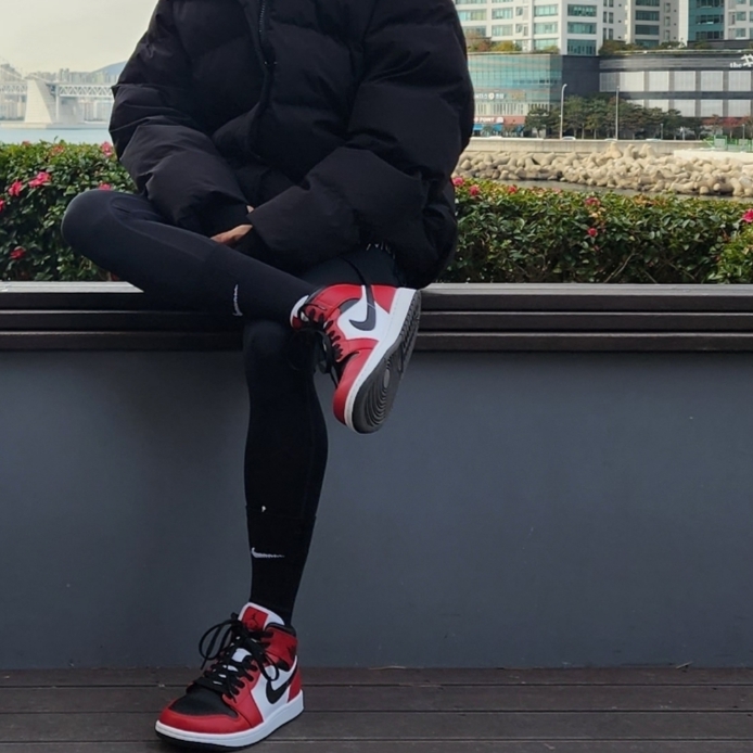 Jordan 1 Mid Chicago Black Toe 착용 스타일
