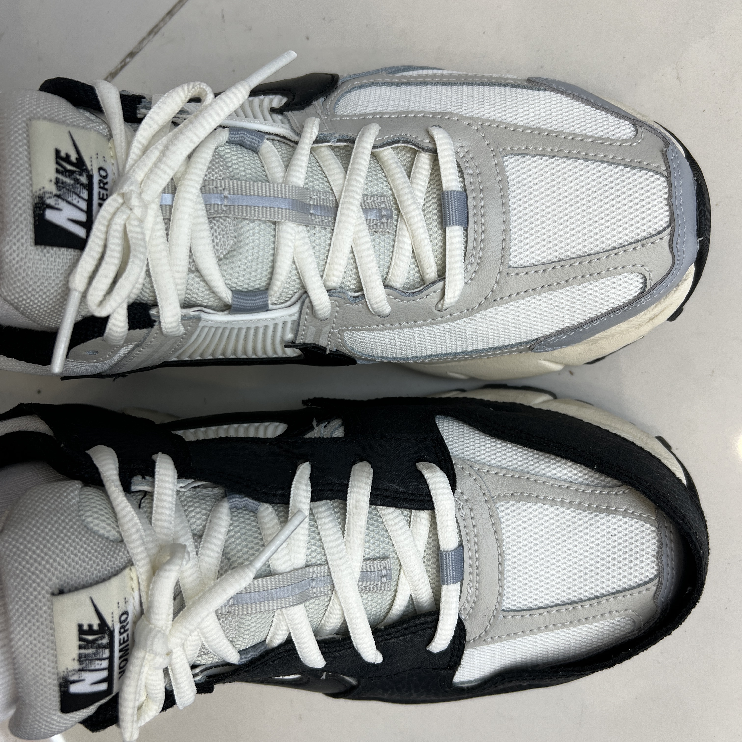 (W) Nike Zoom Vomero 5 Wolf Grey and Black 착용 스타일