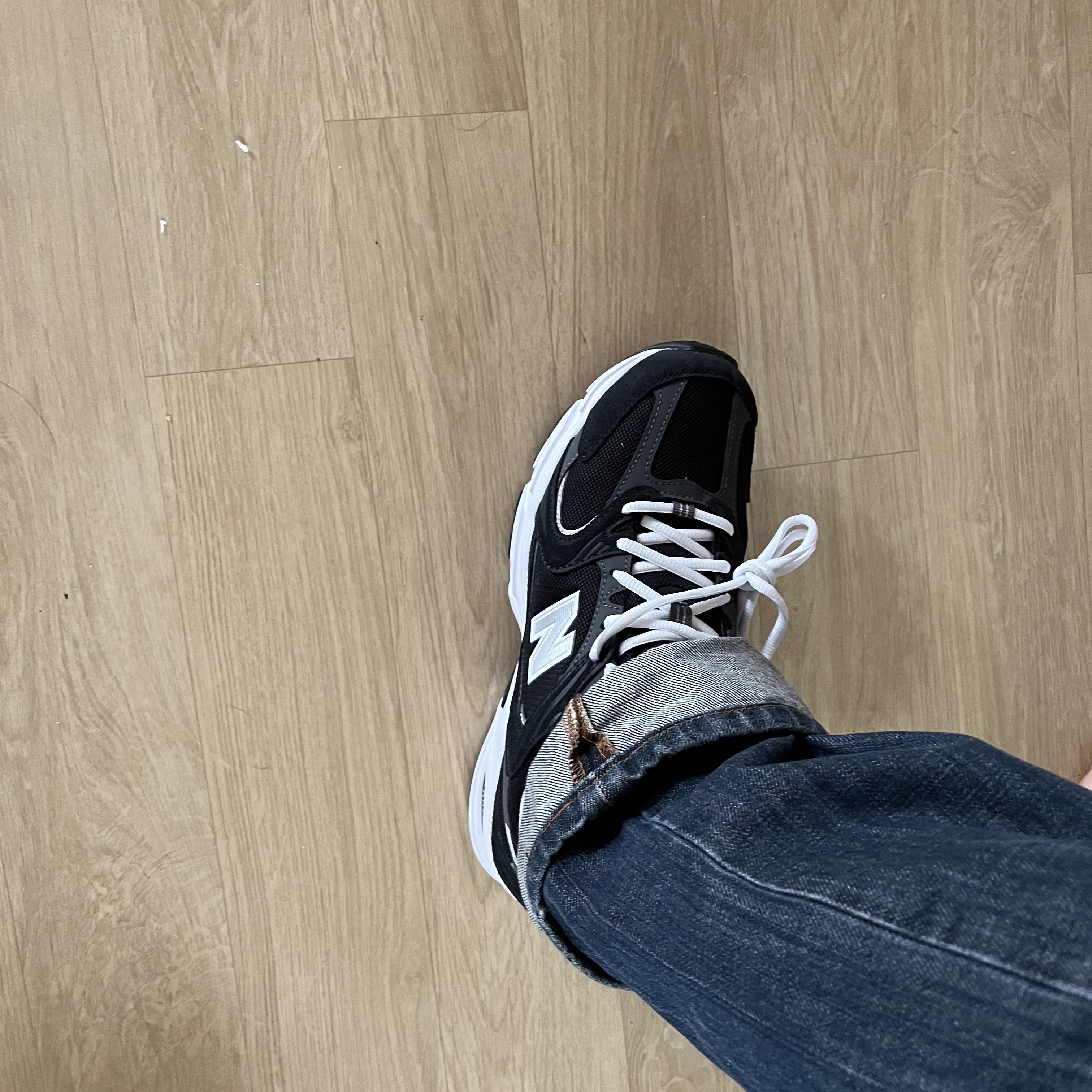 New Balance 530 Classic Black 착용 스타일