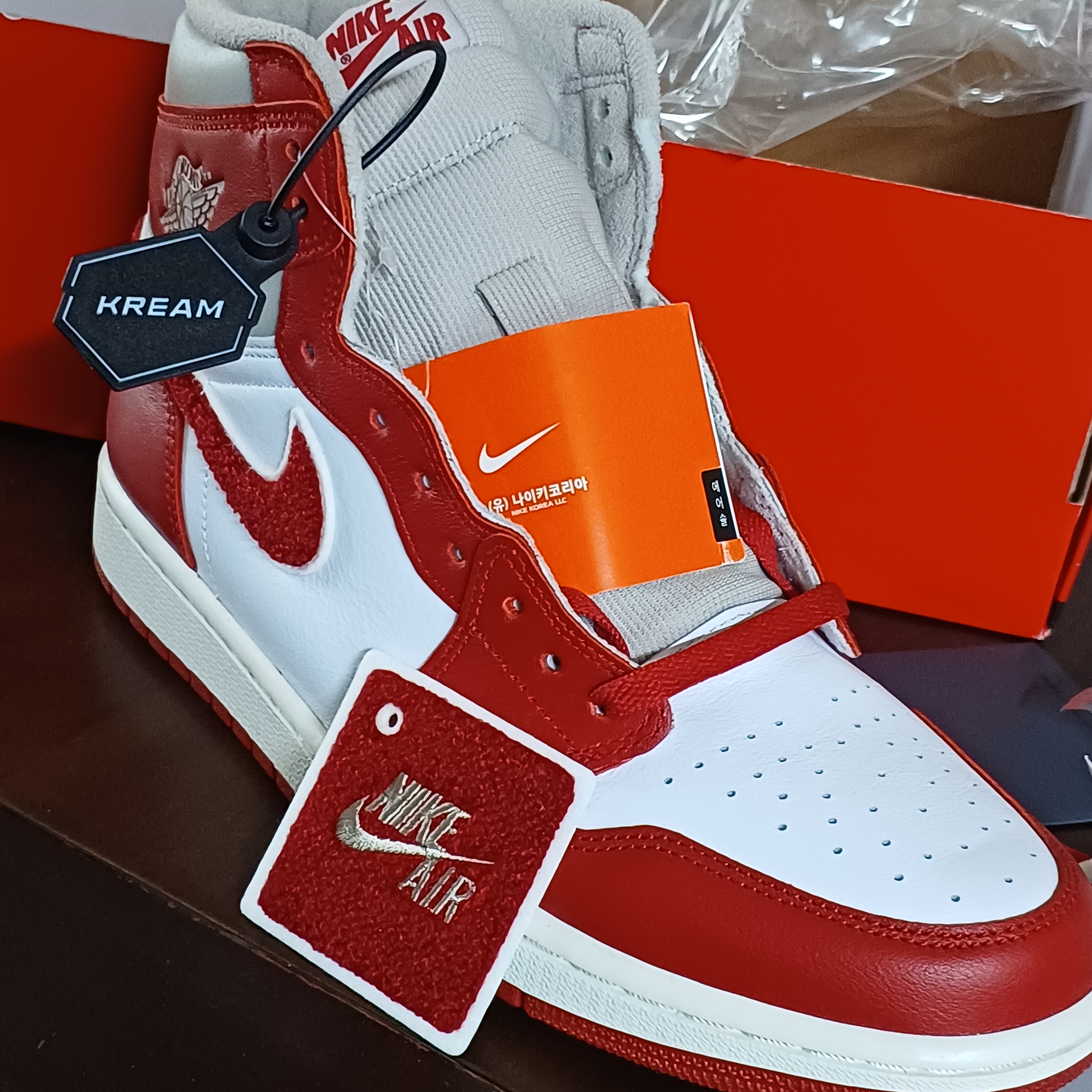 (W) Jordan 1 Retro High OG Varsity Red 착용 스타일