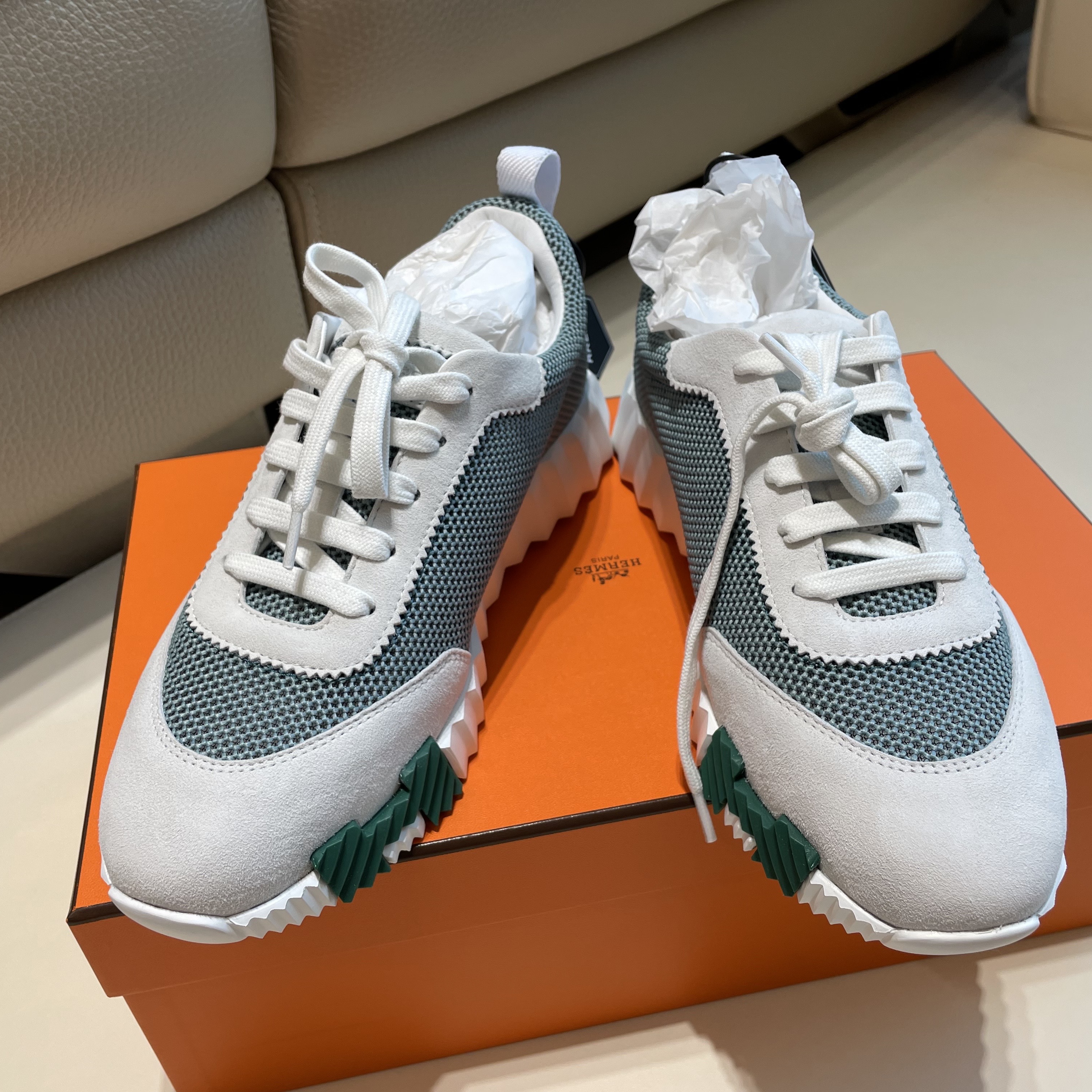 (W) Hermes Bouncing Sneakers Mesh Suede Goatskin & Vert Deau Blanc 착용 스타일
