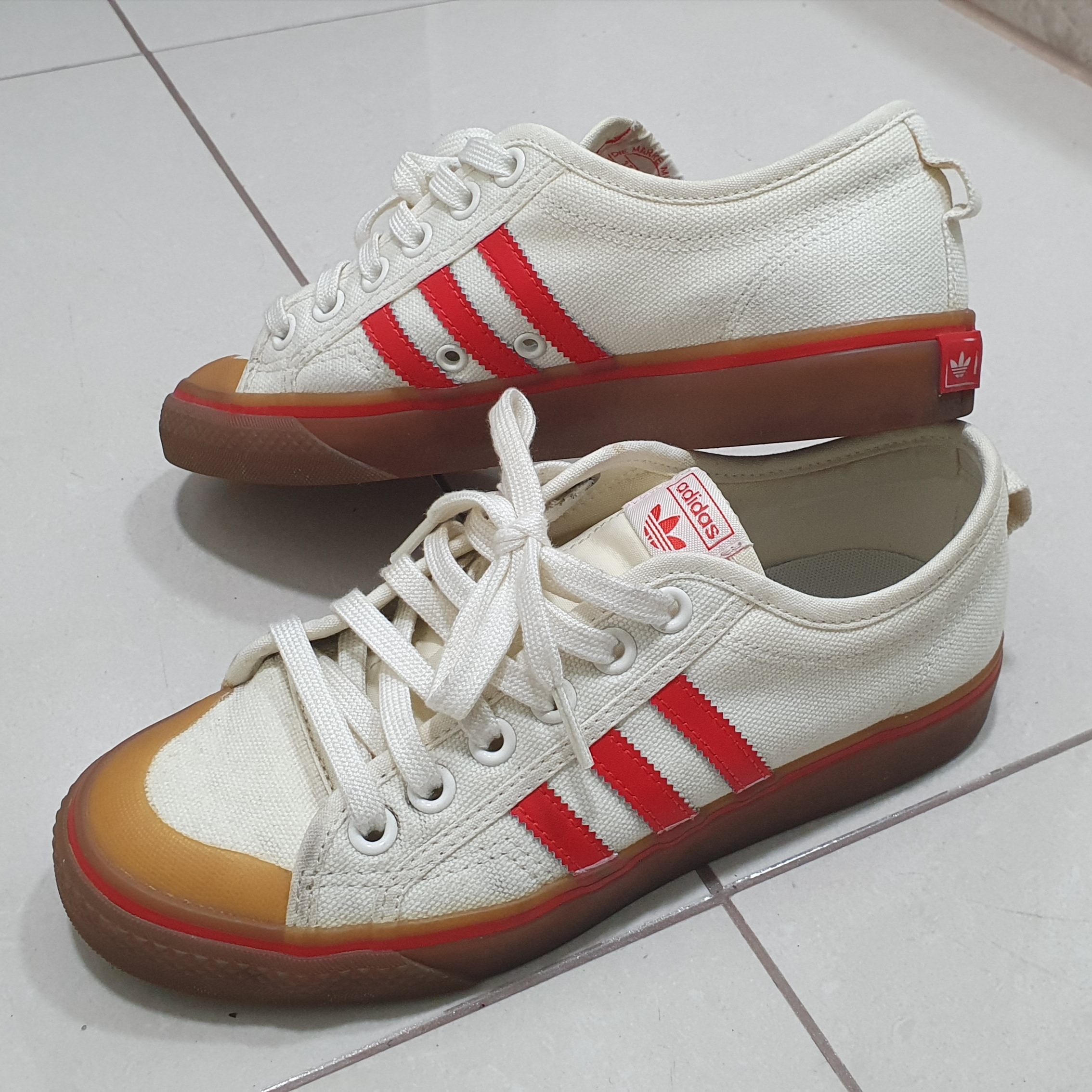 Adidas NIzza Low Off White Core Red Gum 착용 스타일