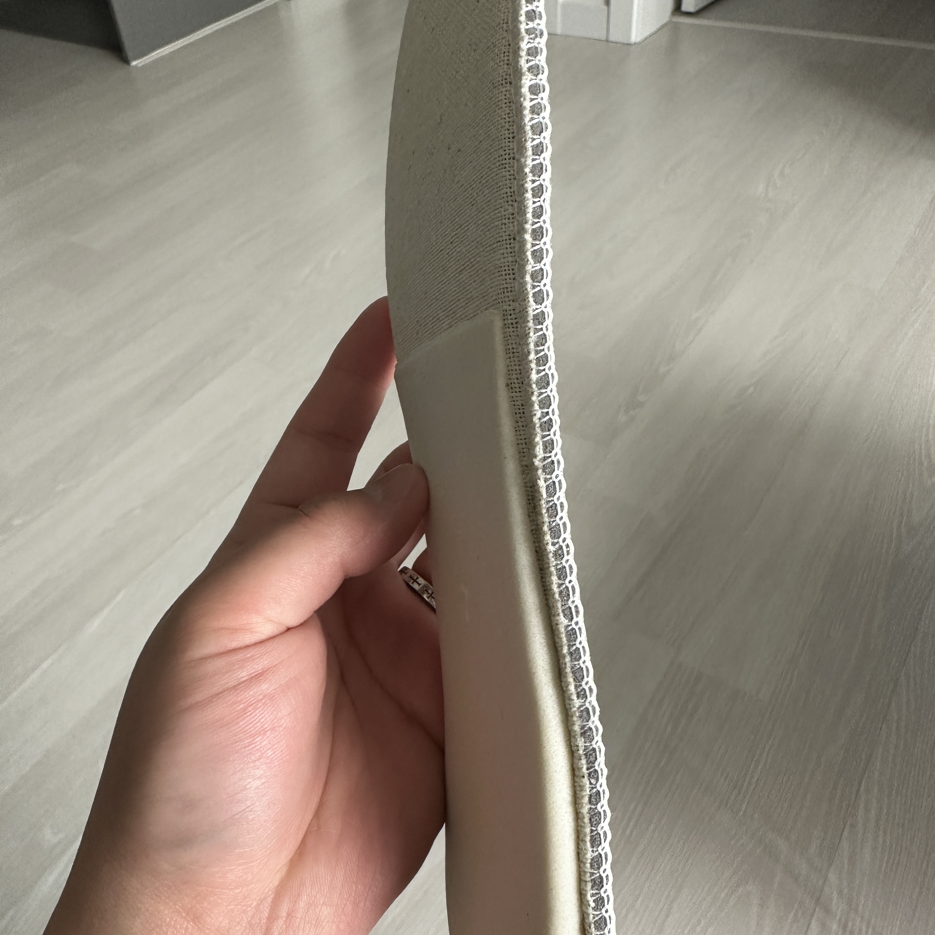 Ader Error Log; Baus Off White 착용 스타일 - 4