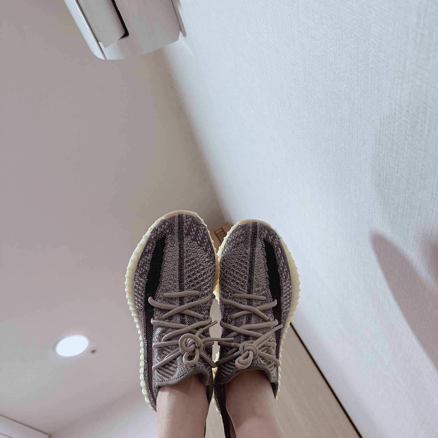 Adidas Yeezy Boost 350 V2 Zyon 착용 스타일