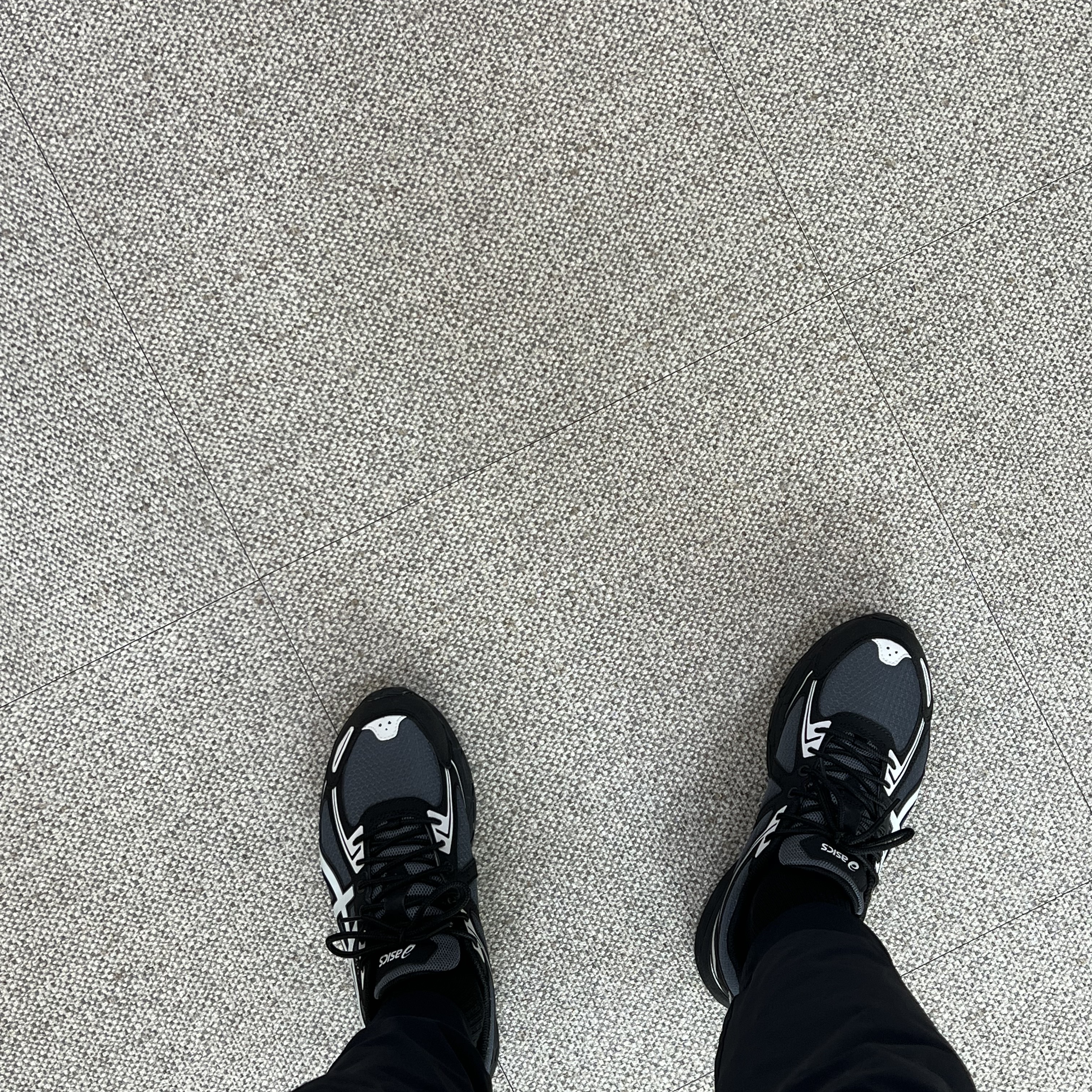 Asics Gel-Venture 6 Carrier Grey 착용 스타일